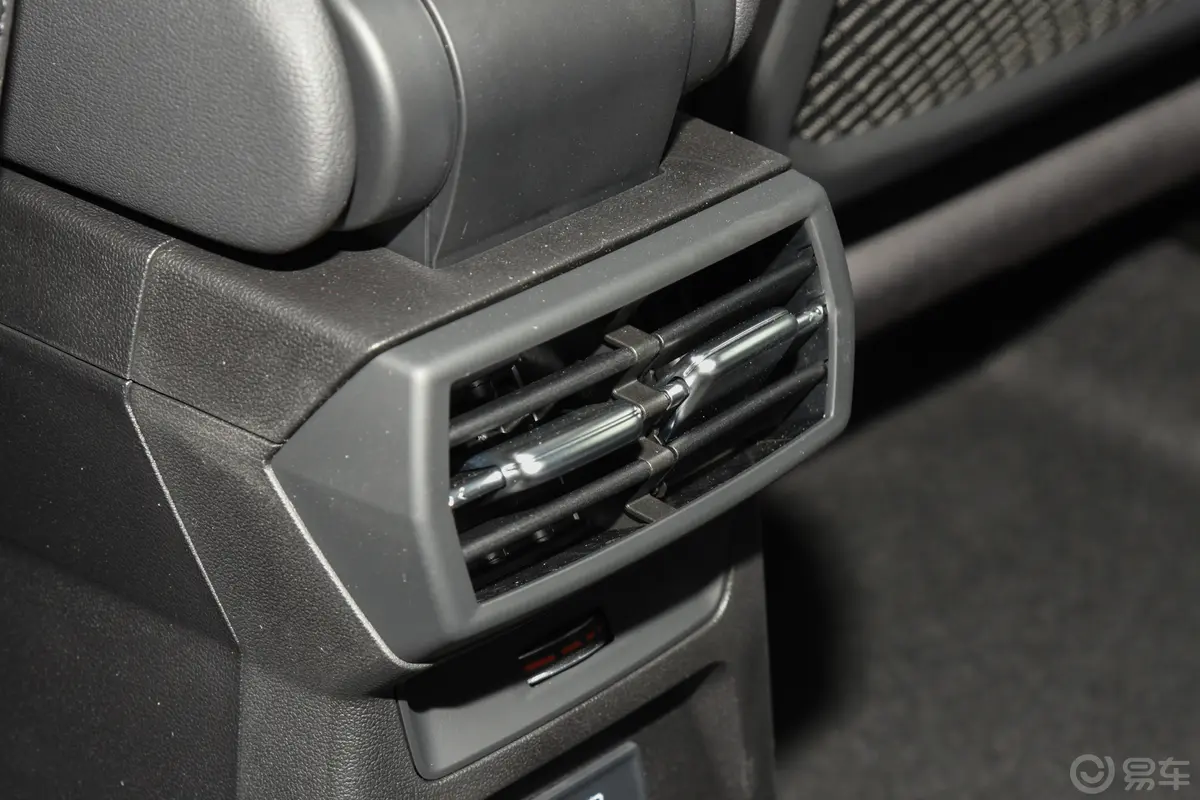 奥迪A3改款 Sportback 35 TFSI 豪华运动型后排空调控制键
