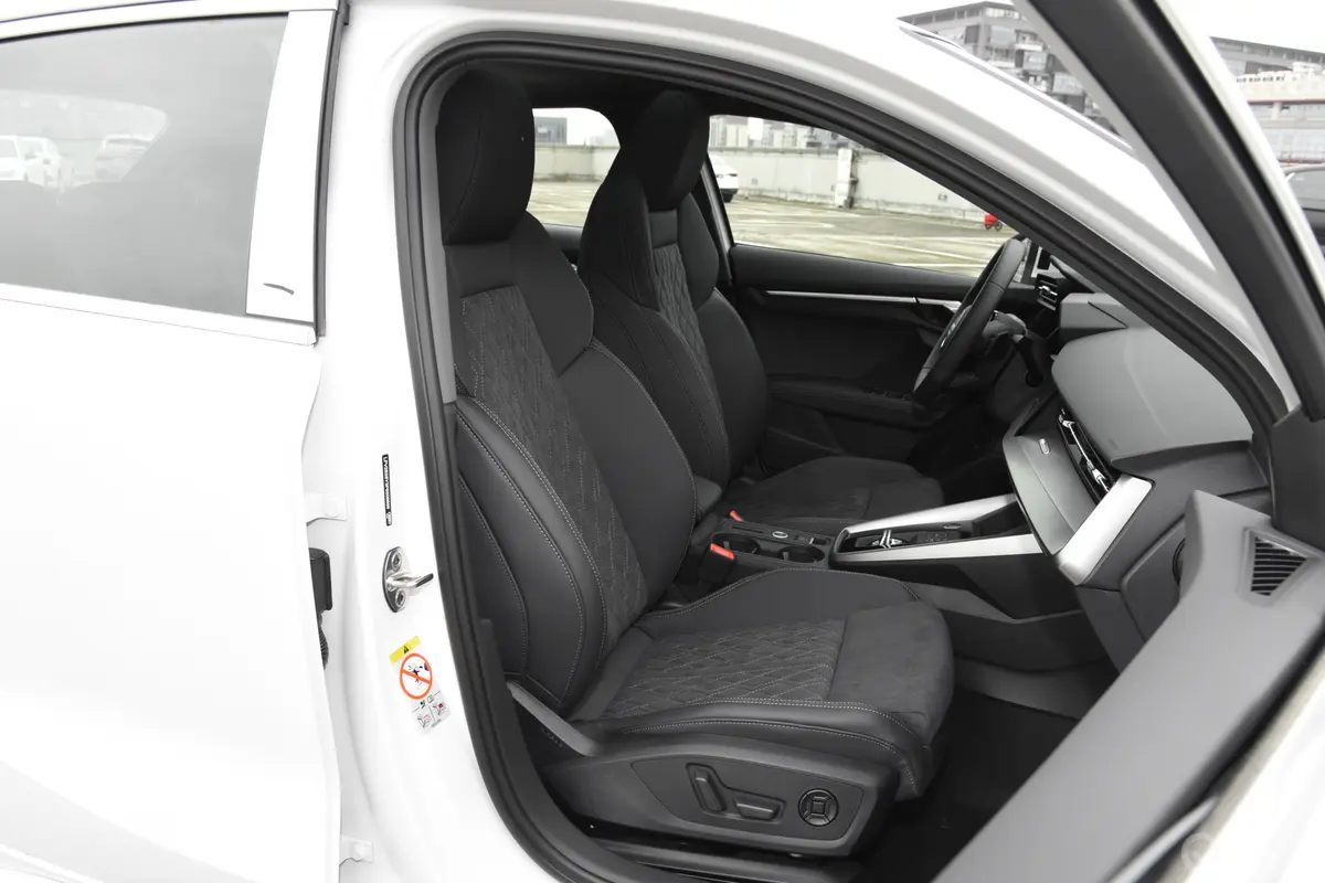 奥迪A3改款 Sportback 35 TFSI 豪华运动型副驾驶座椅