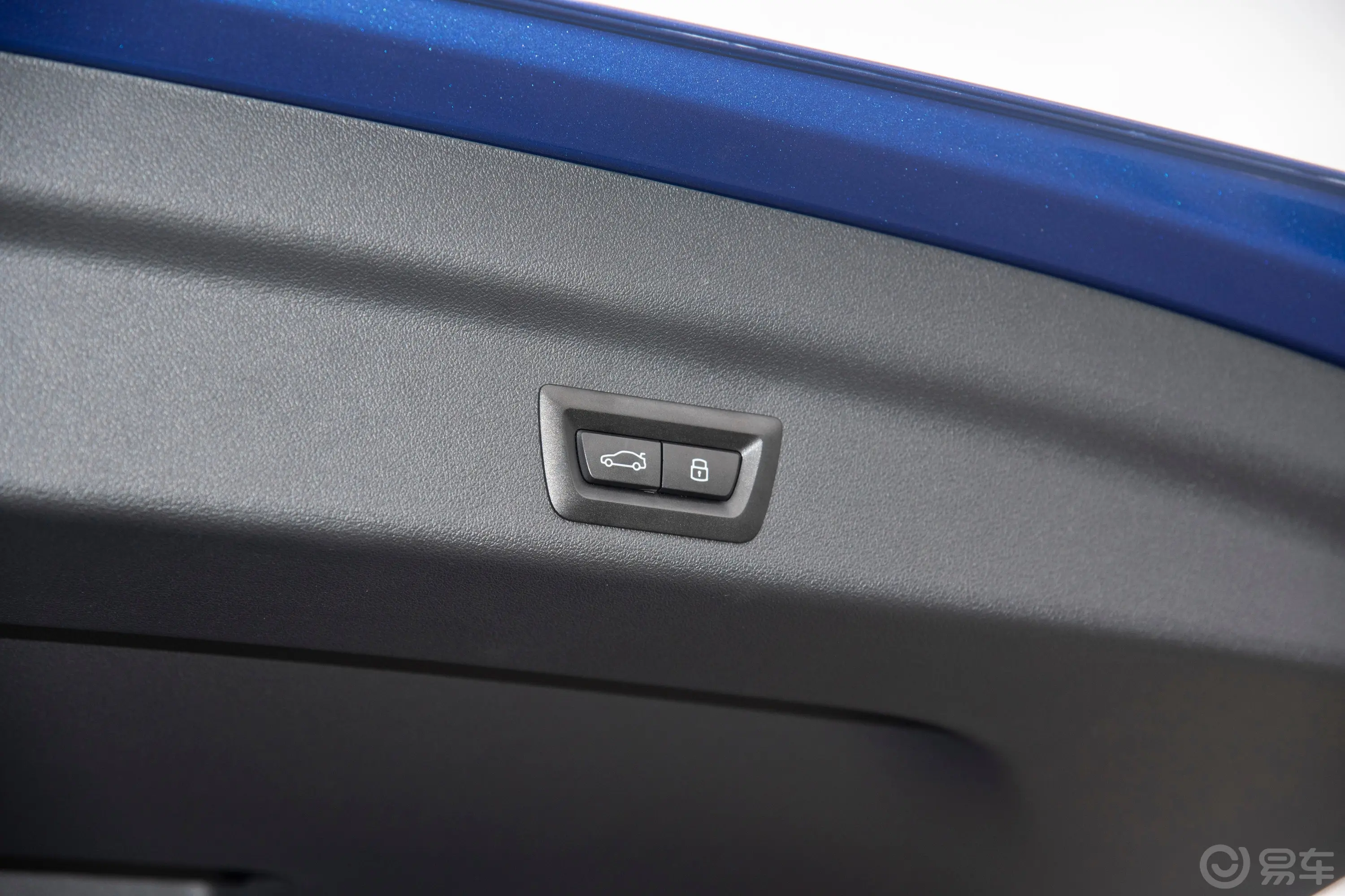 宝马iX1xDrive30L M运动套装电动尾门按键（手动扶手）