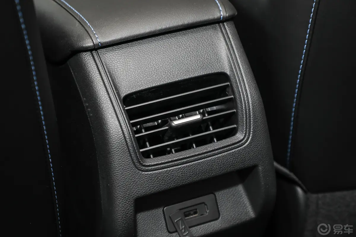 帝豪EVPro 421km 网约版后排空调控制键