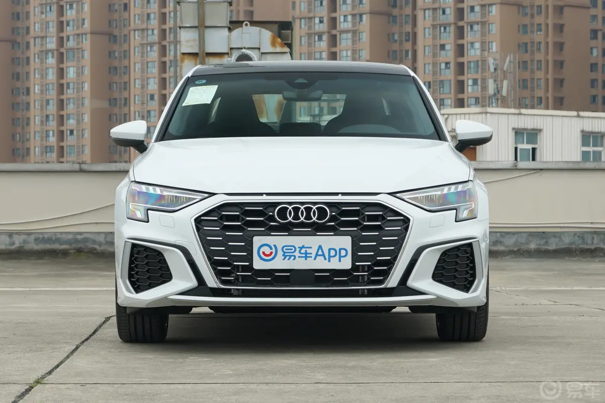 奥迪A3改款 A3L Limousine 35 TFSI 豪华运动型正前水平