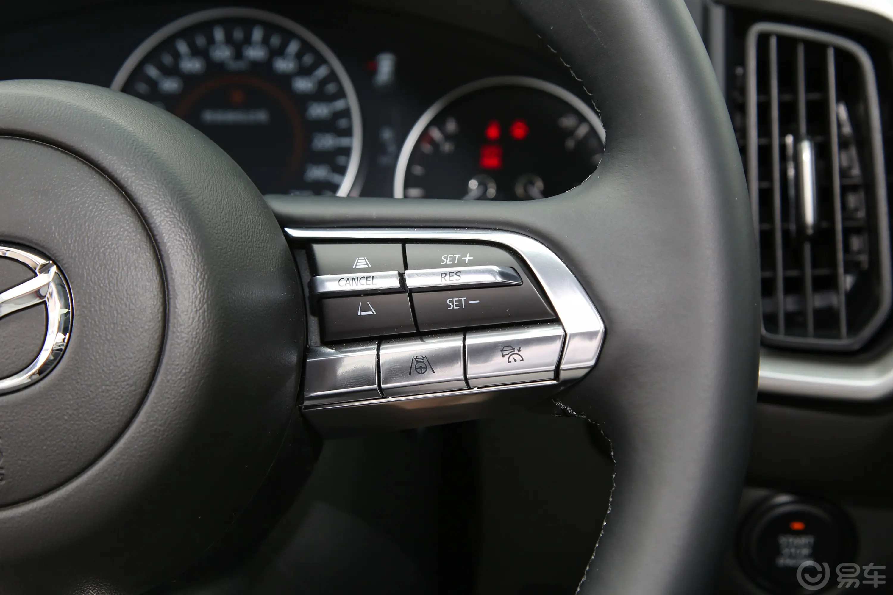 马自达CX-50 行也2.0L 安行版右侧方向盘功能按键