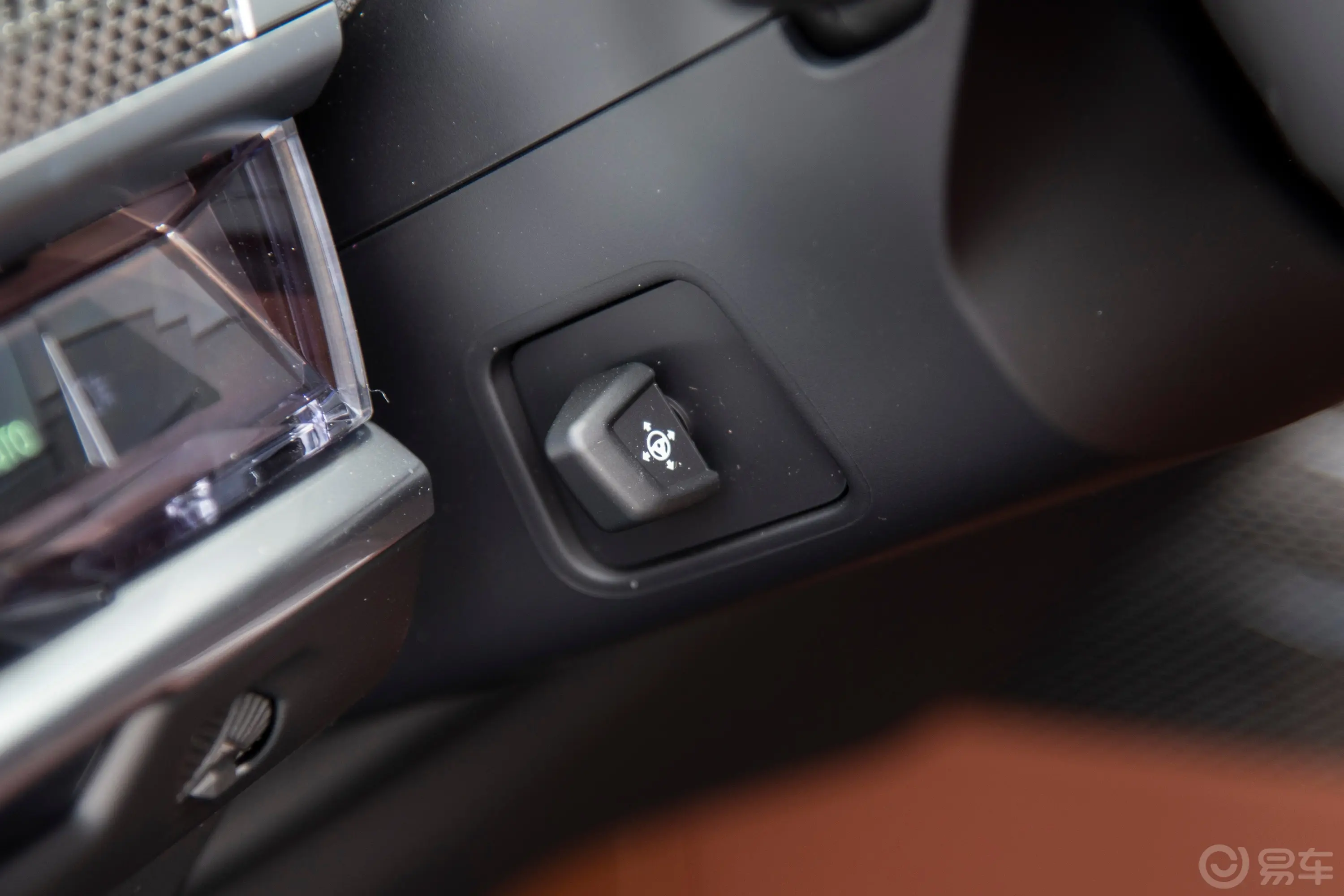 宝马i7eDrive50L 尊享型 豪华套装方向盘调节