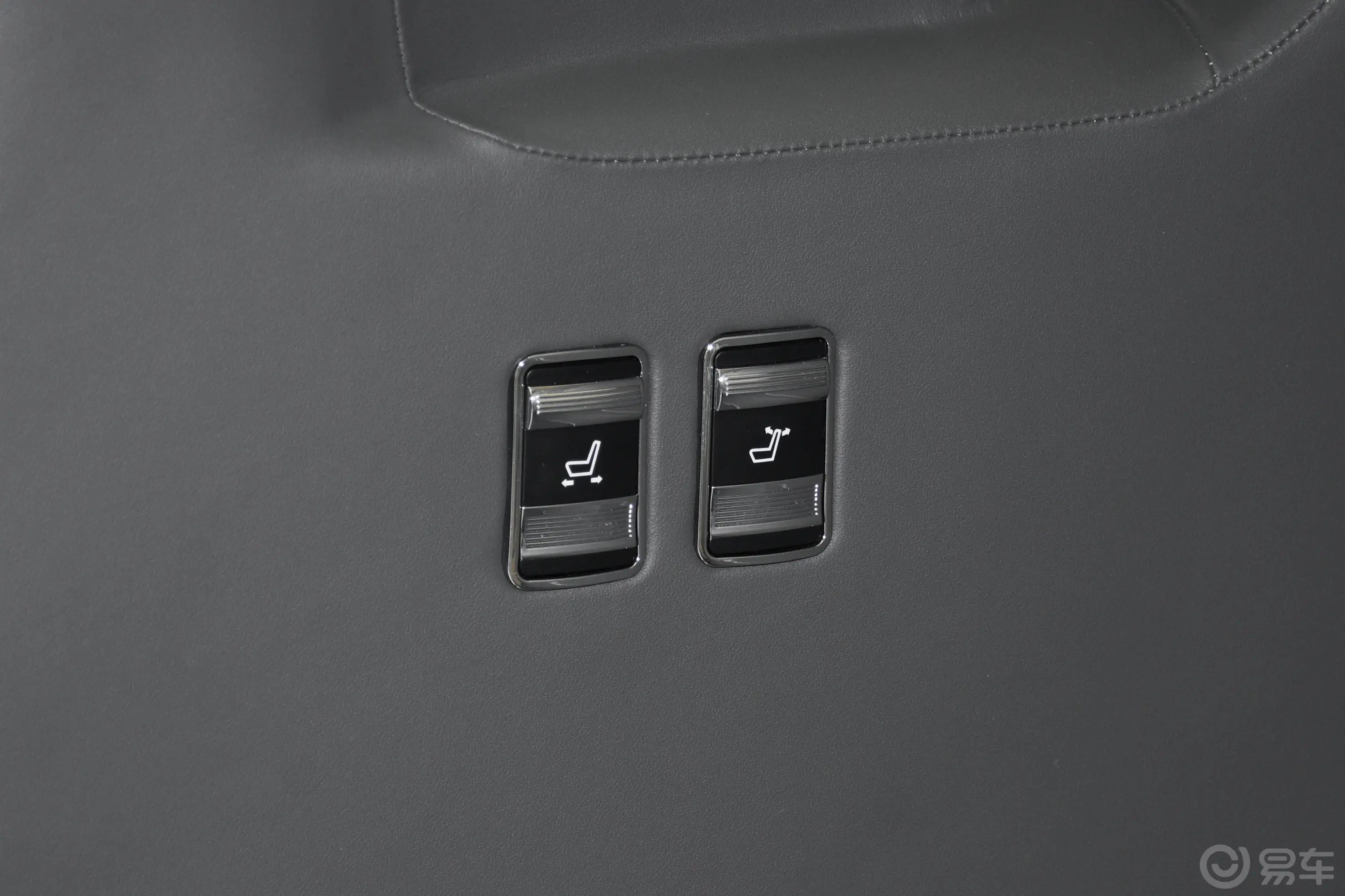 迈莎锐V级MV600 2.0T Notable望族后备箱内座椅放倒按钮