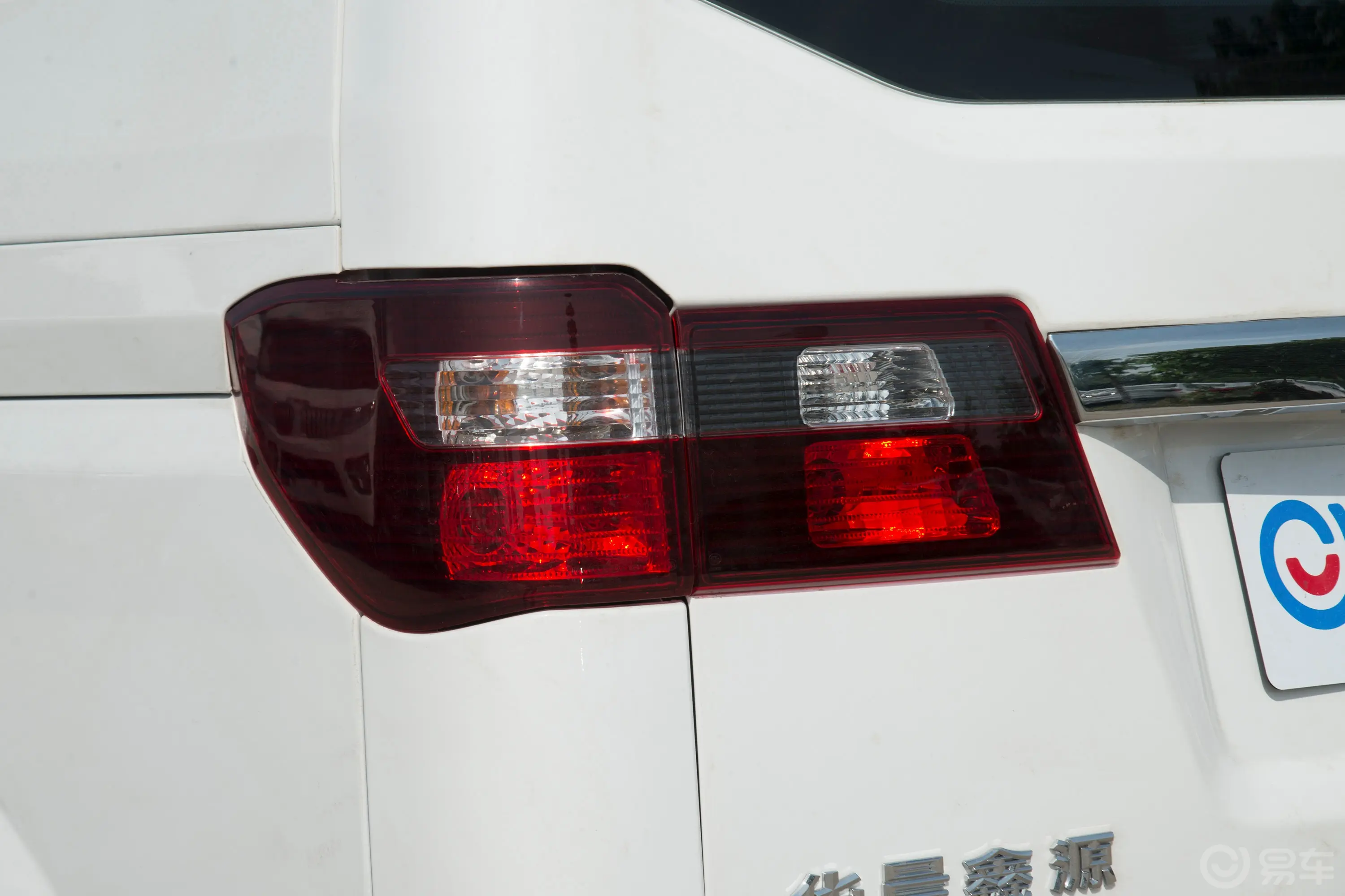 金海狮M旅行狮 1.5L 客车熊猫版 7座外观灯组