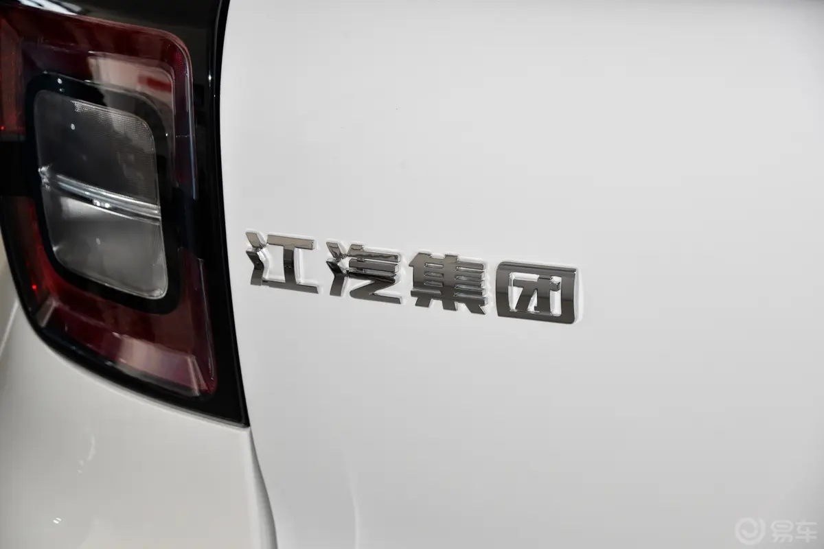 花仙子301km 四叶草 36kW 5座外观细节