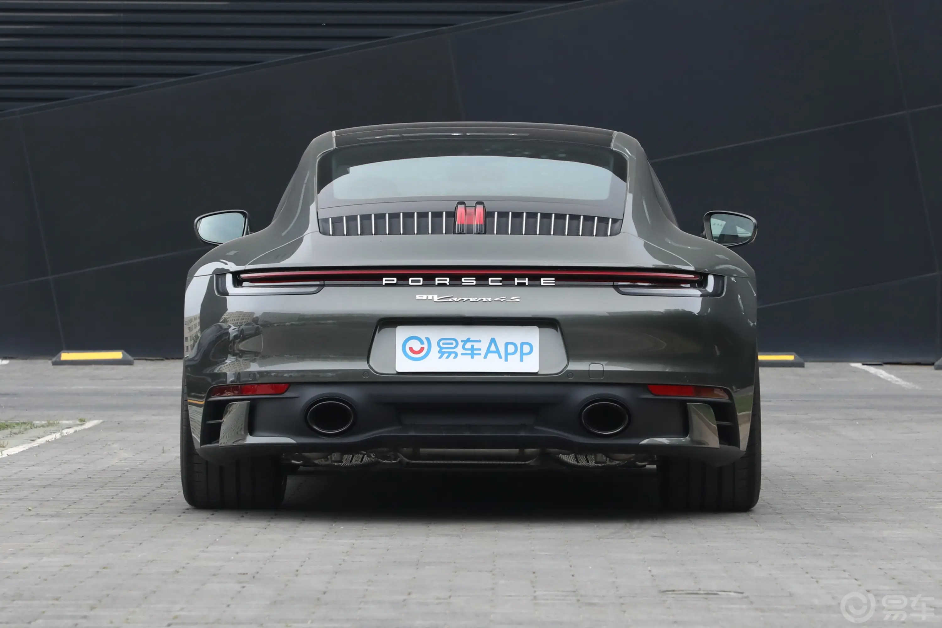 保时捷911Carrera 4S 3.0T正后水平