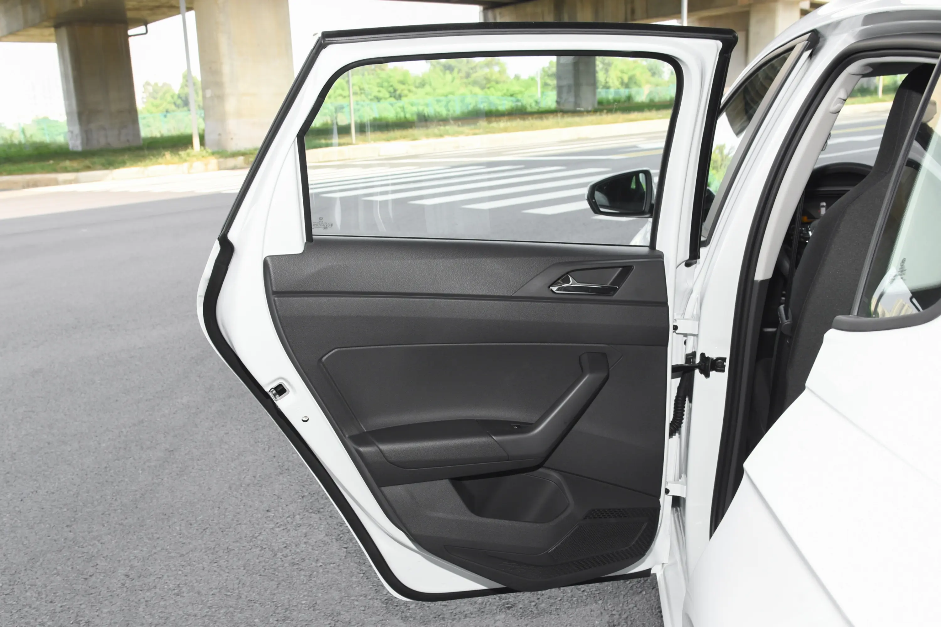 Polo改款 Plus 1.5L 自动全景乐享版驾驶员侧后车门