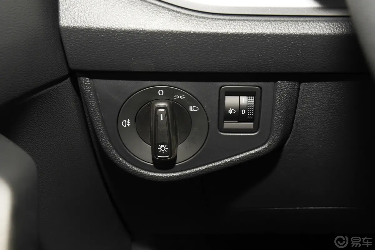 Polo改款 Plus 1.5L 自动全景乐享版灯光控制区
