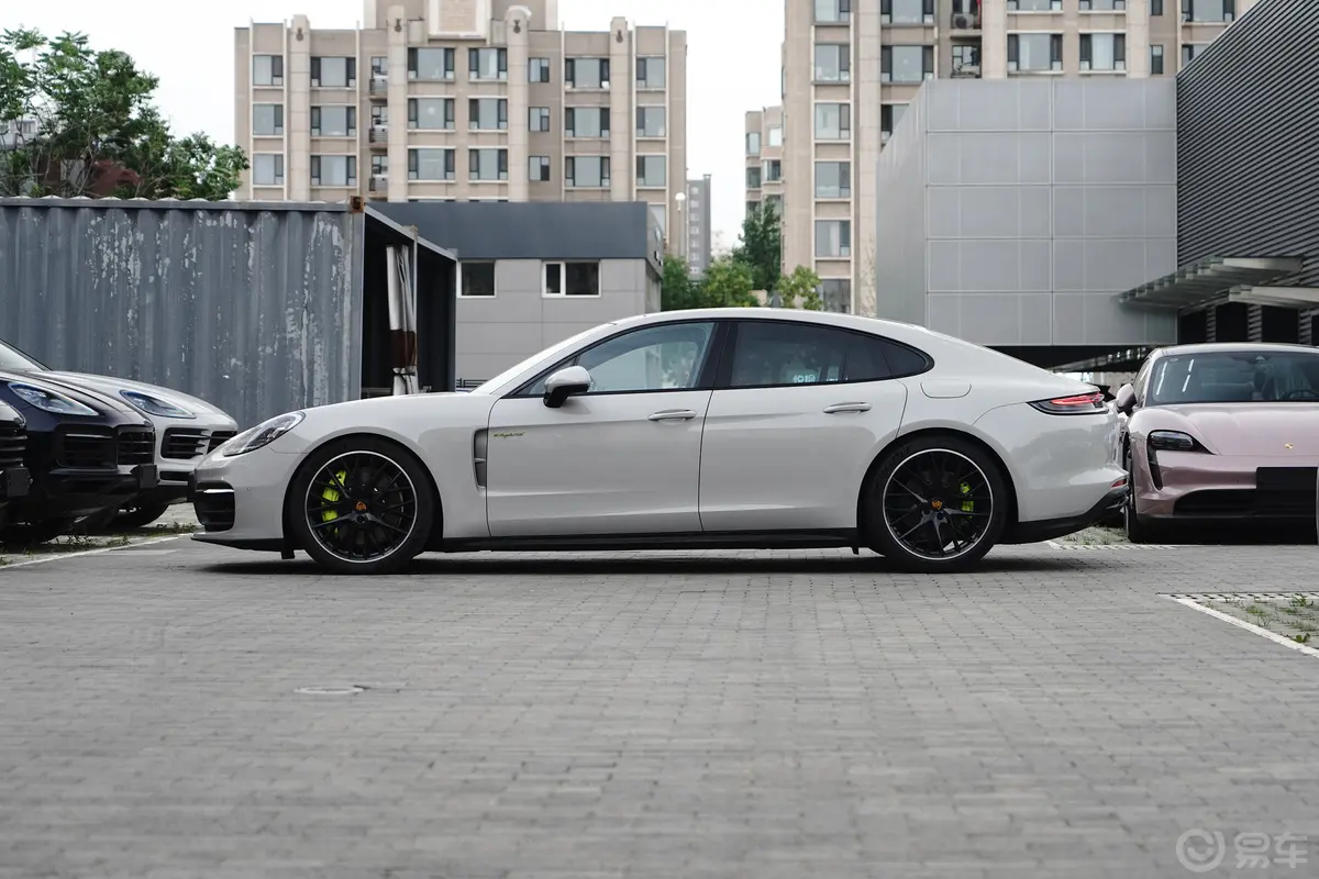 Panamera E-Hybrid改款 Panamera 4 铂金版 2.9T正侧车头向左水平