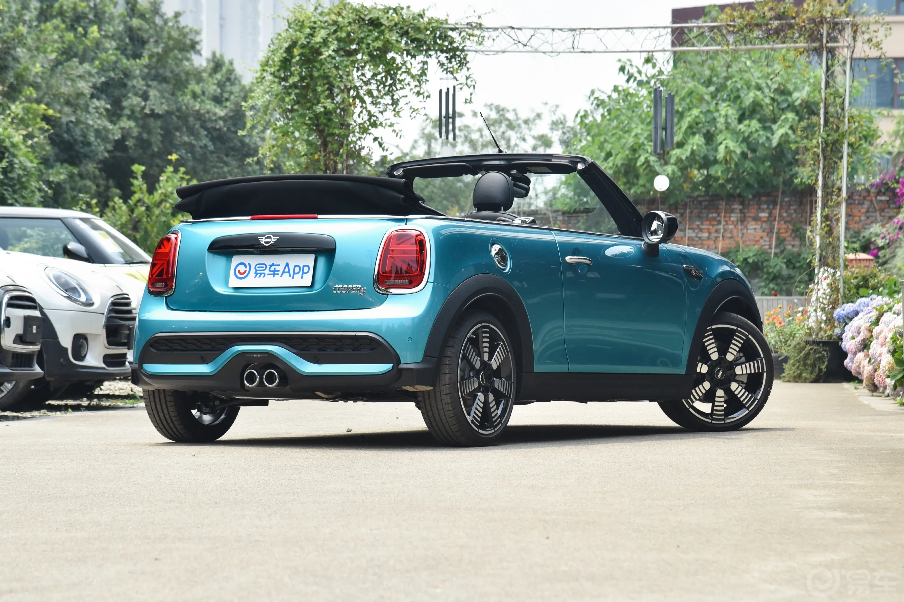 MINI CABRIO2.0T COOPER S CABRIO 海岸线纪念版敞篷状态