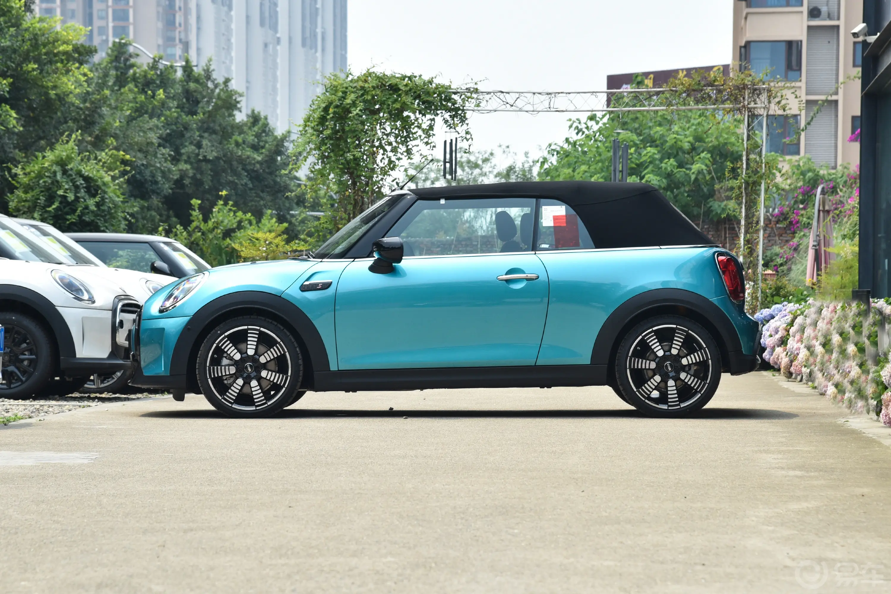 MINI CABRIO2.0T COOPER S CABRIO 海岸线纪念版正侧车头向左水平