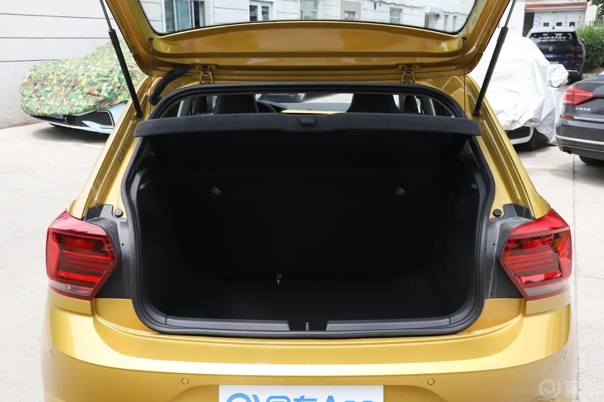 Polo改款 Plus 1.5L 自动炫彩科技版后备厢空间特写