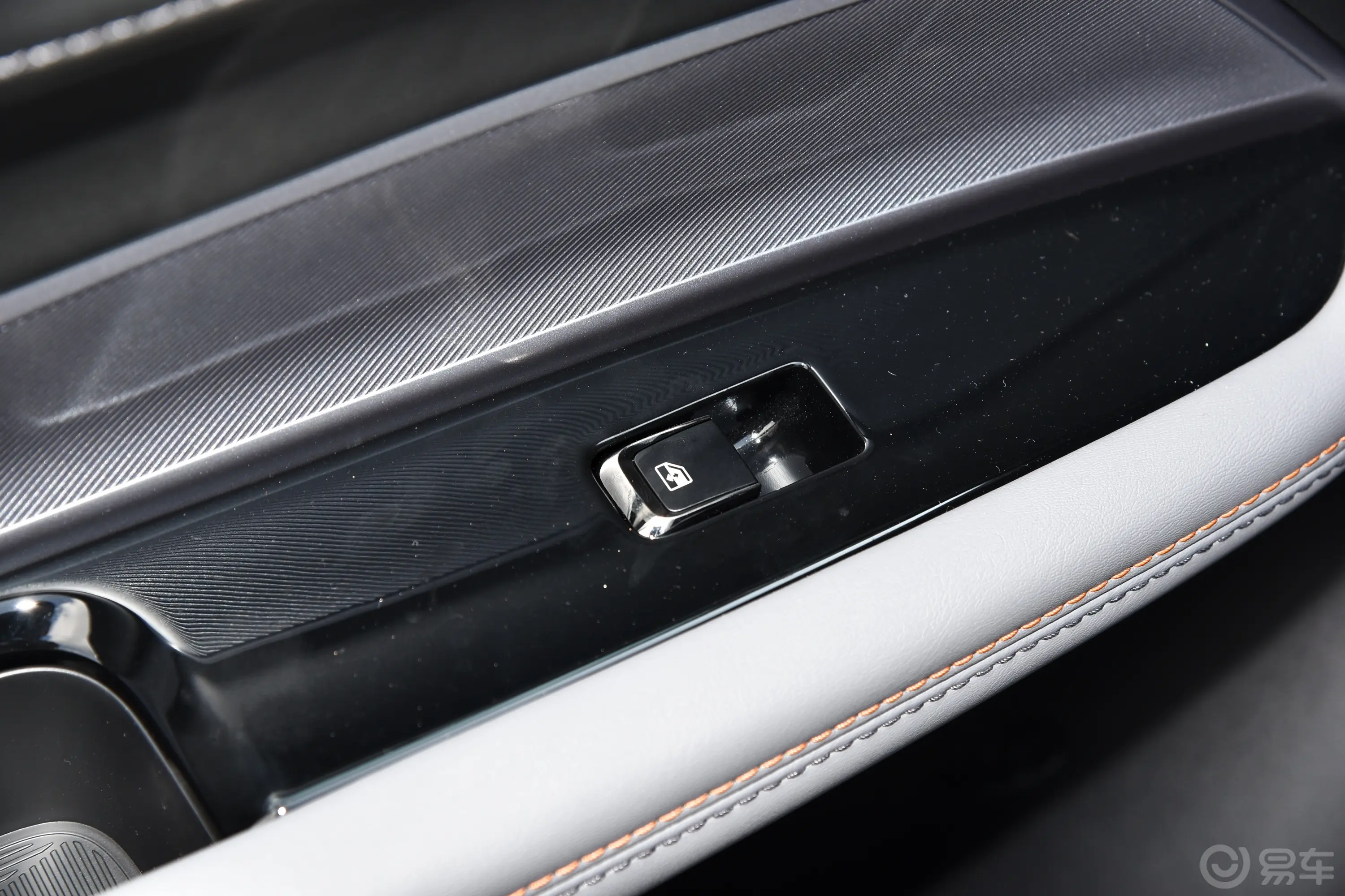 长安欧尚Z61.5T 双离合智航型后车窗调节