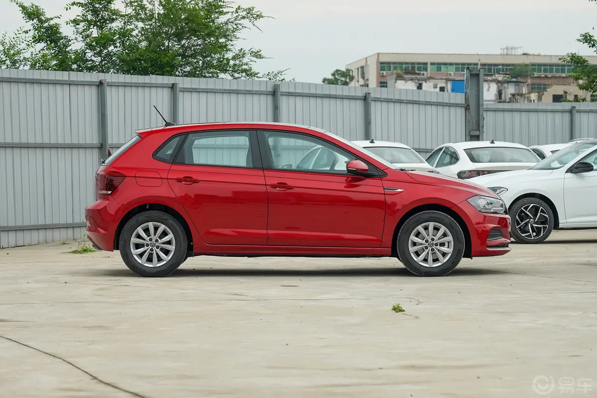 Polo改款 Plus 1.5L 自动炫彩科技版正侧车头向右水平