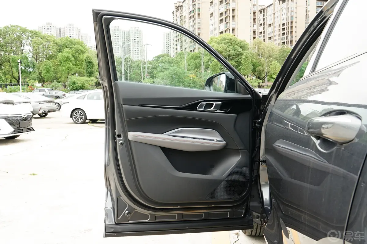 长安欧尚Z61.5T 双离合智尊型驾驶员侧前车门