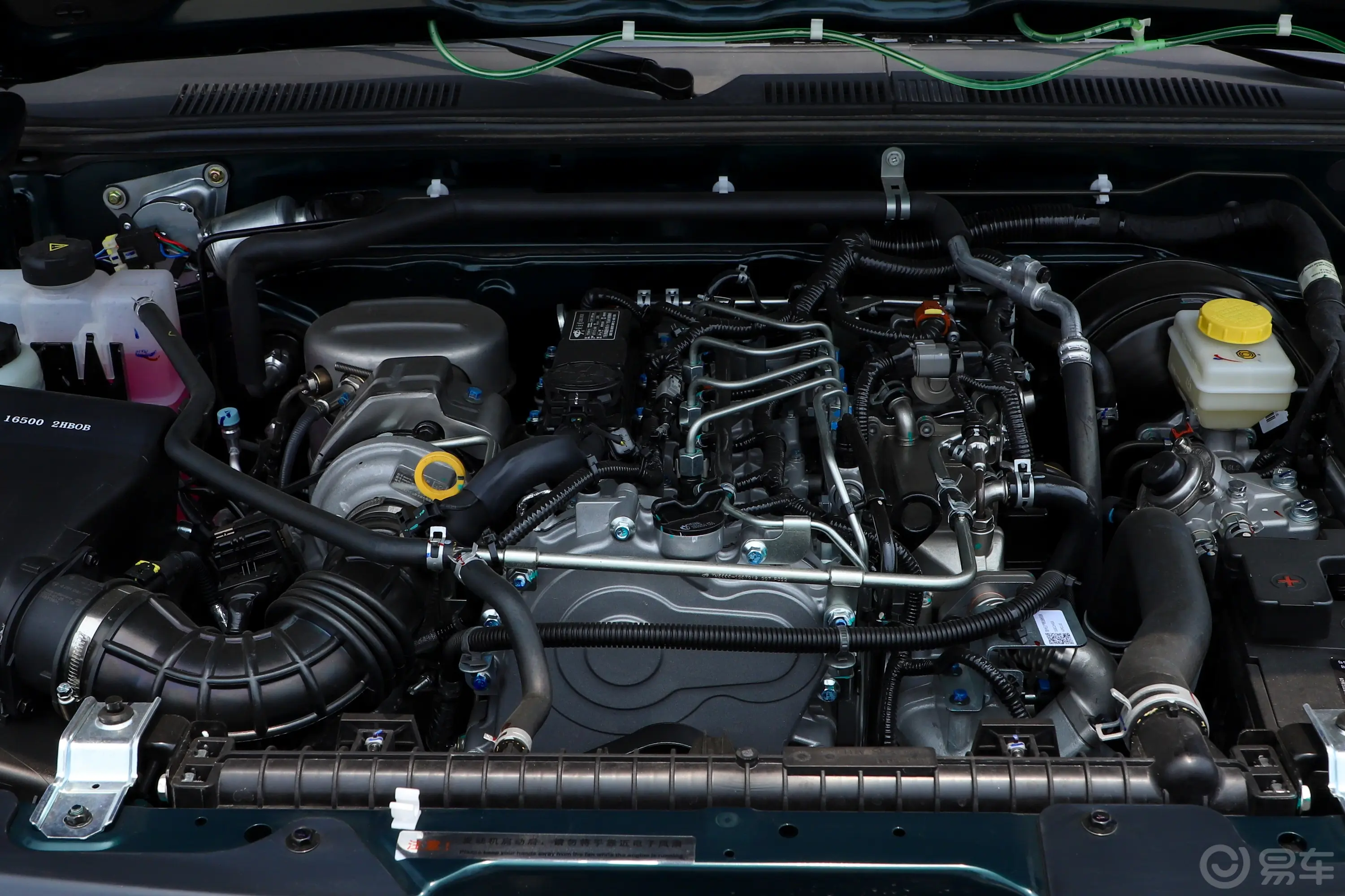 锐骐2.4T 两驱长货箱创业版 柴油发动机特写