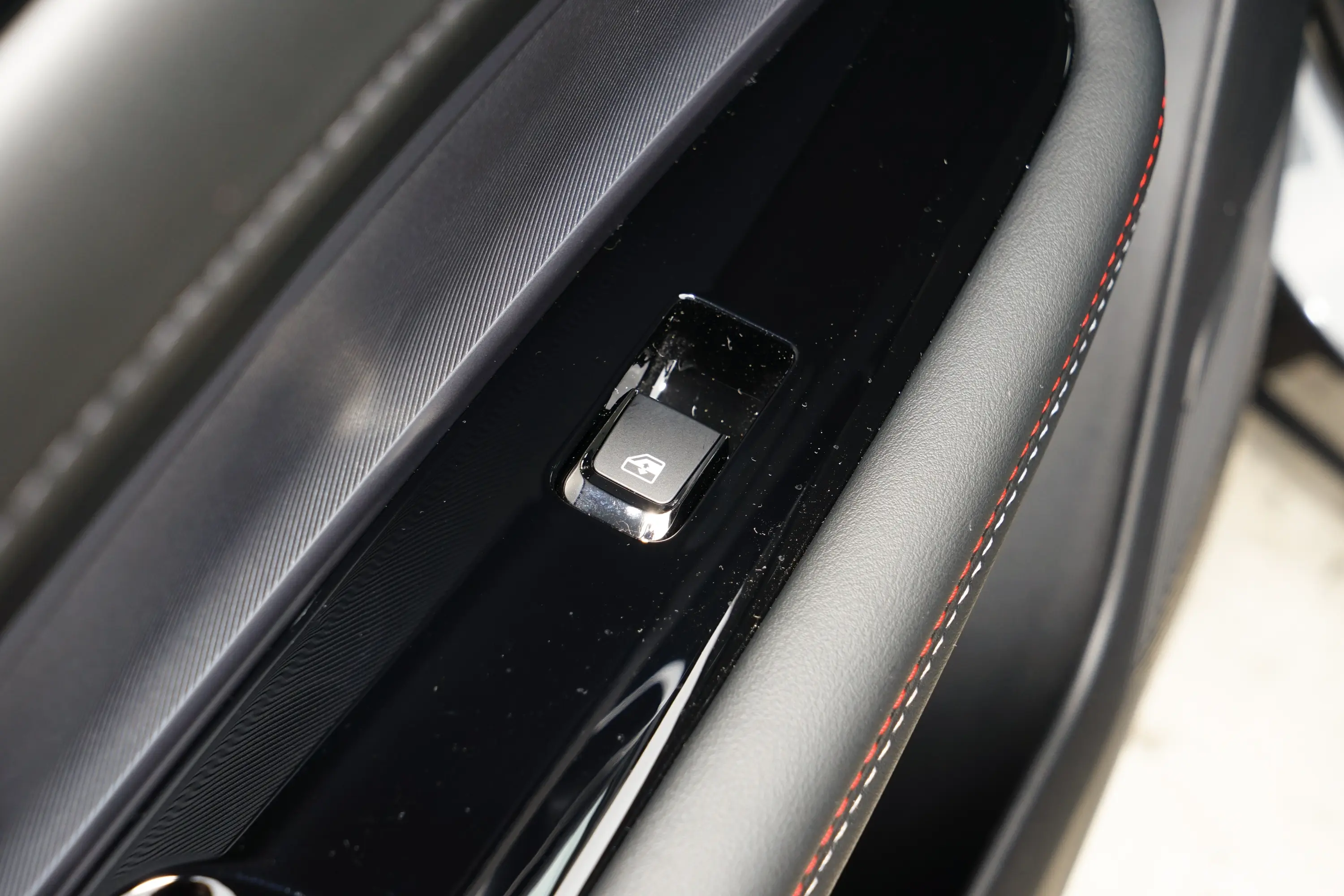 长安欧尚Z61.5T 双离合智享型后车窗调节