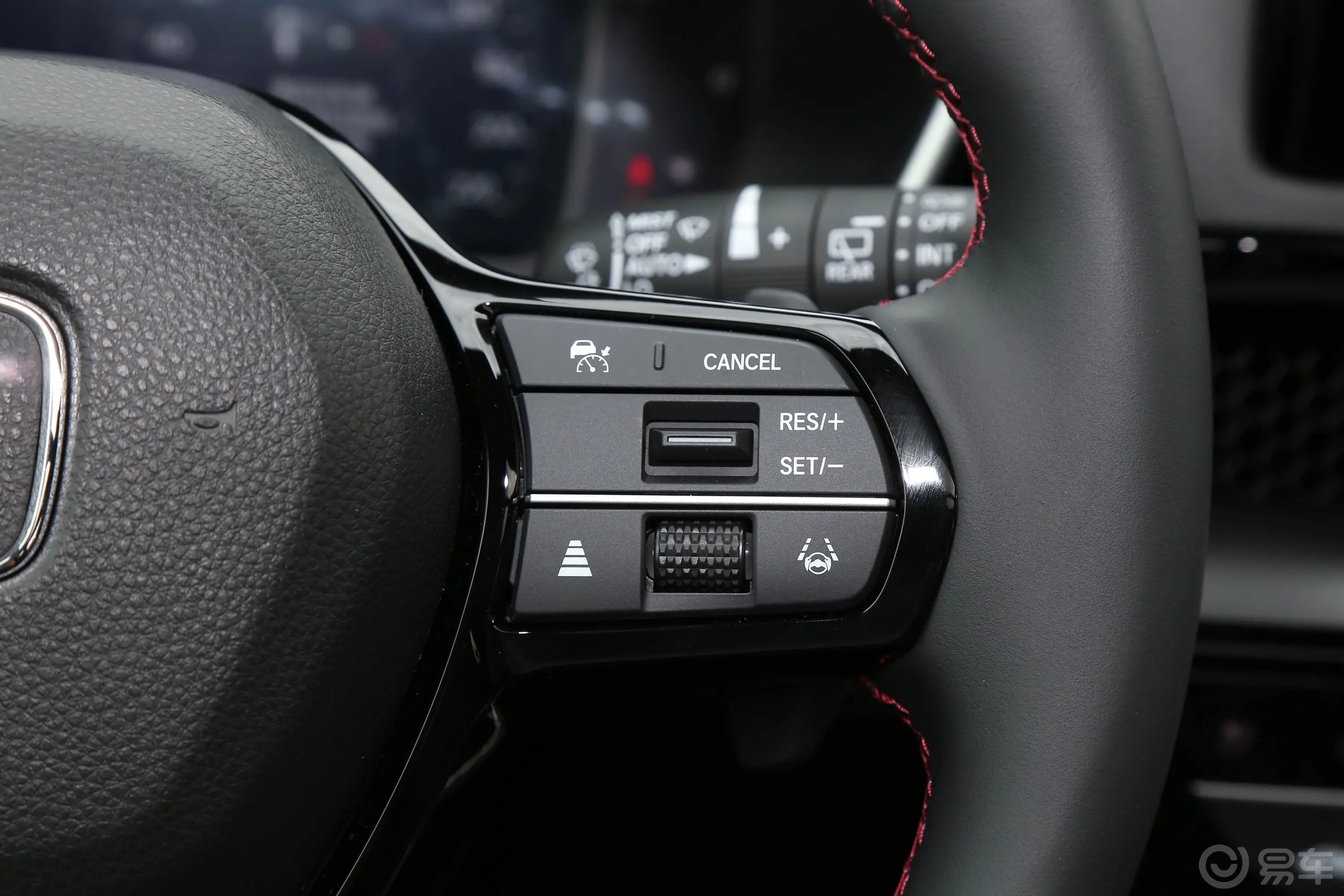 本田CR-V混动 2.0L 四驱智尊版右侧方向盘功能按键