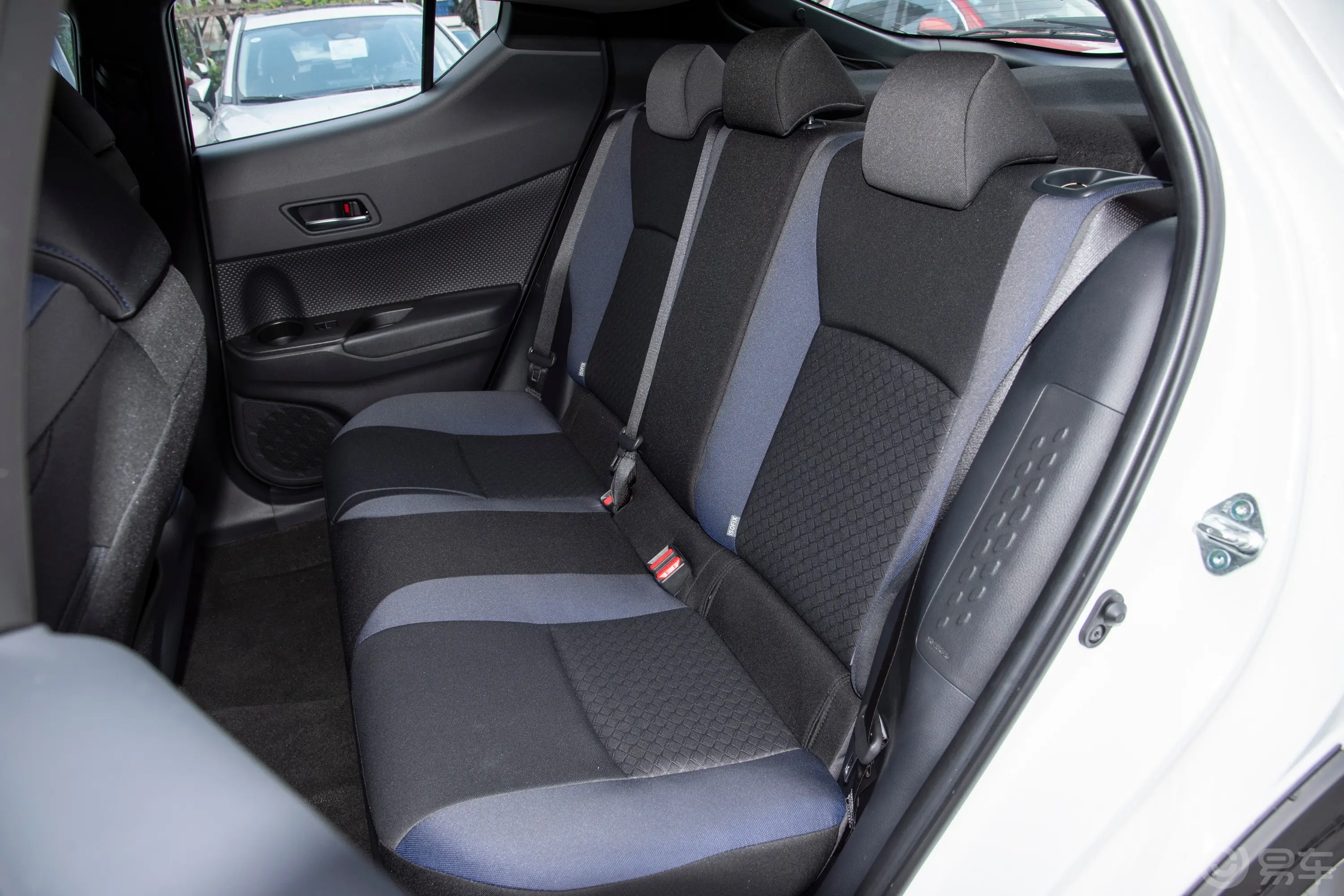 丰田C-HR双擎 2.0L 舒适版后排座椅