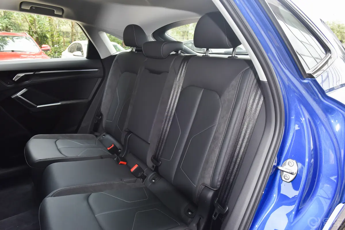 奥迪Q3 Sportback改款 40 TFSI 时尚型后排座椅