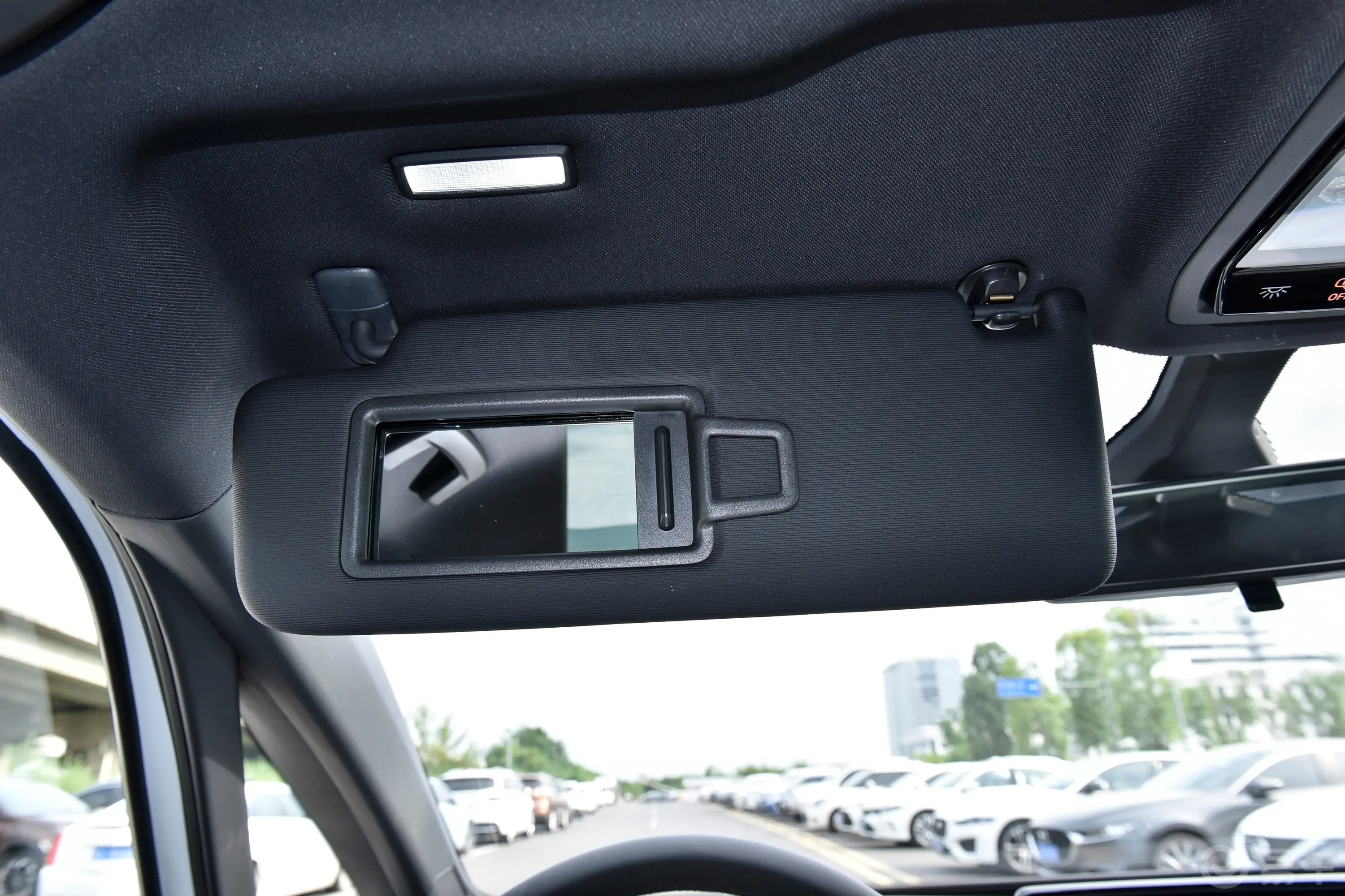 大众ID.3升级款 450km 极智版驾驶位遮阳板