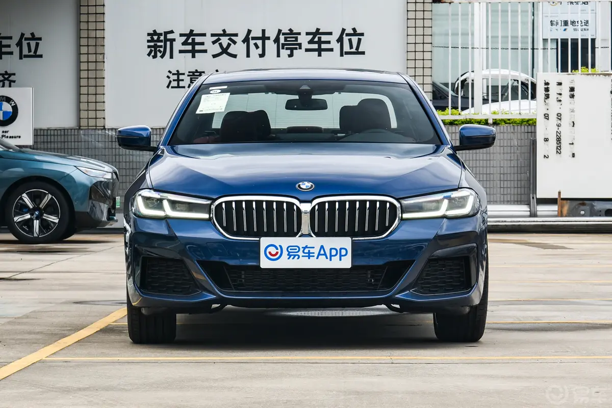 宝马5系530Li 领先型 M运动套装正前水平