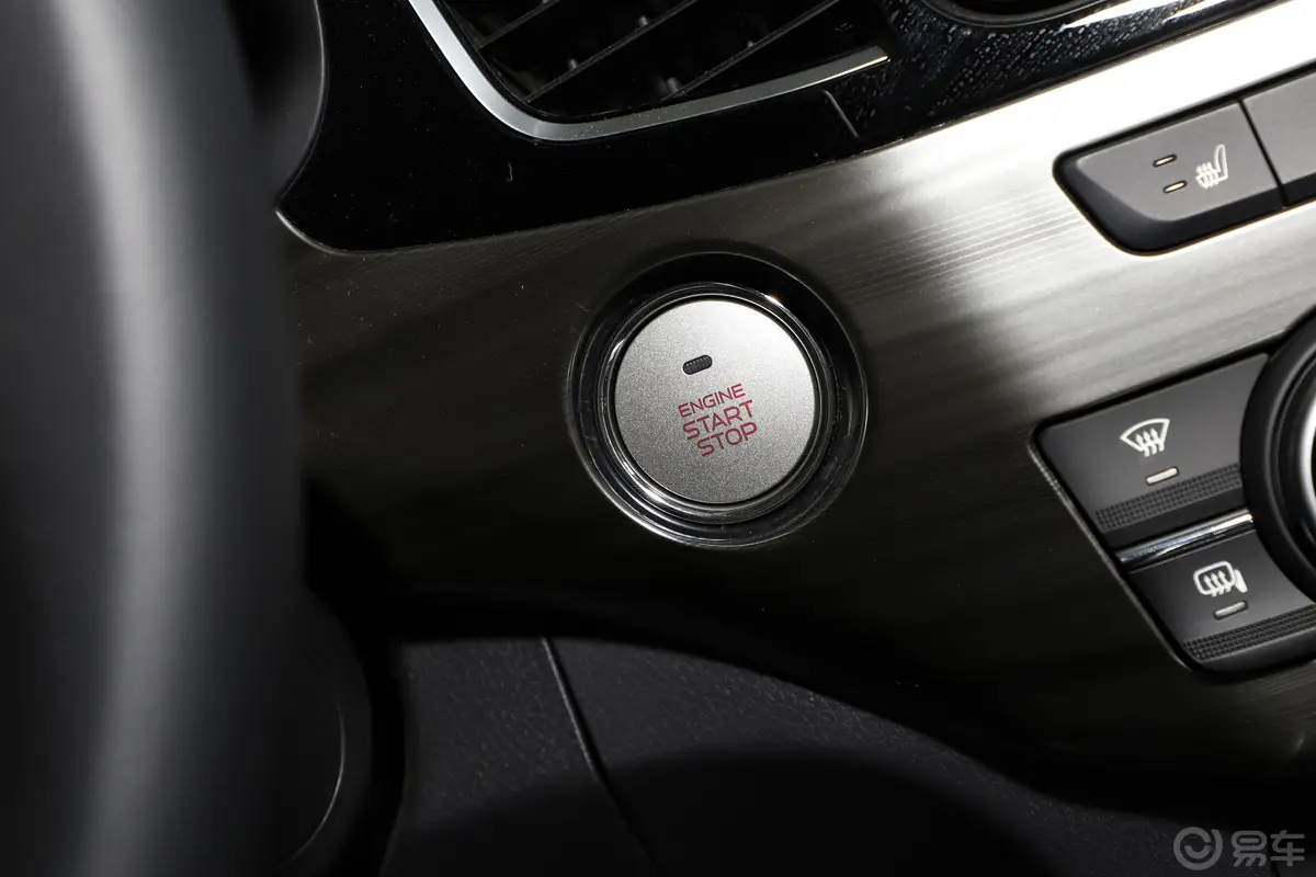 牧游侠2.0T 自动四驱劲享型 5座 汽油钥匙孔或一键启动按键