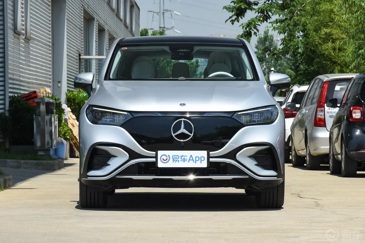 奔驰EQE SUV350 4MATIC 先锋版正前水平