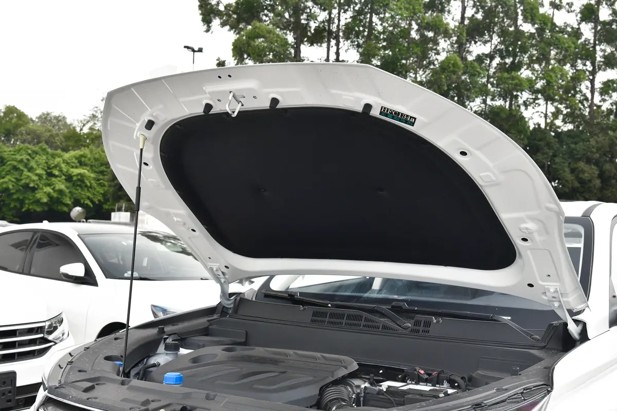 长安欧尚X5畅享版 1.5T 豪华型发动机舱盖内侧