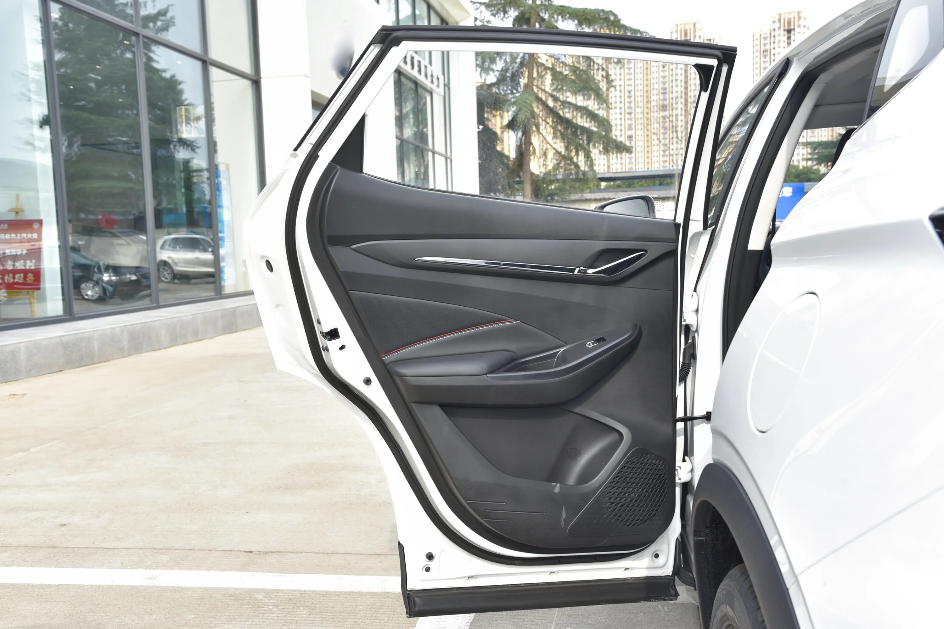 长安欧尚X5畅享版 1.5T 豪华型驾驶员侧后车门