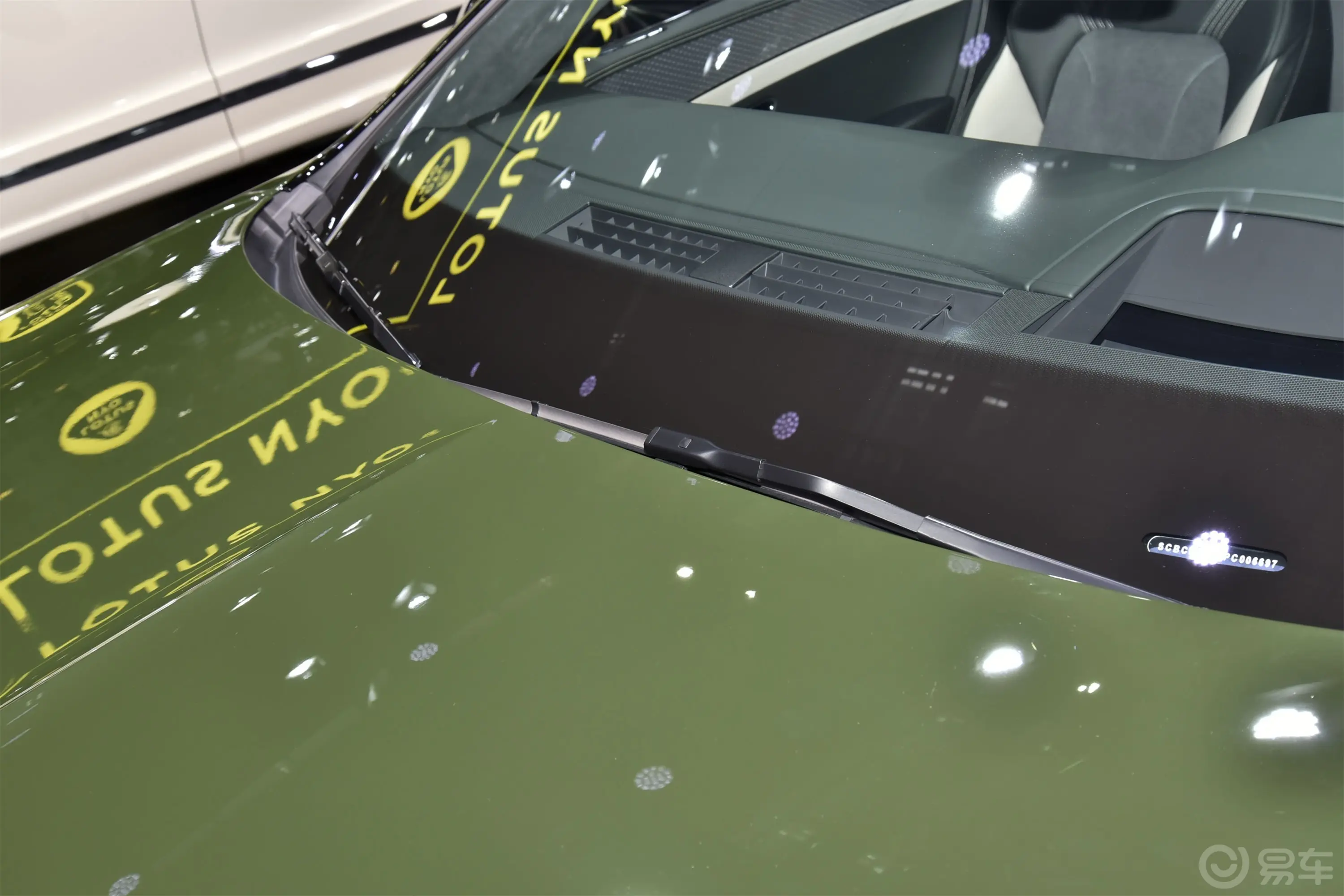 欧陆4.0T GT S V8雨刷器