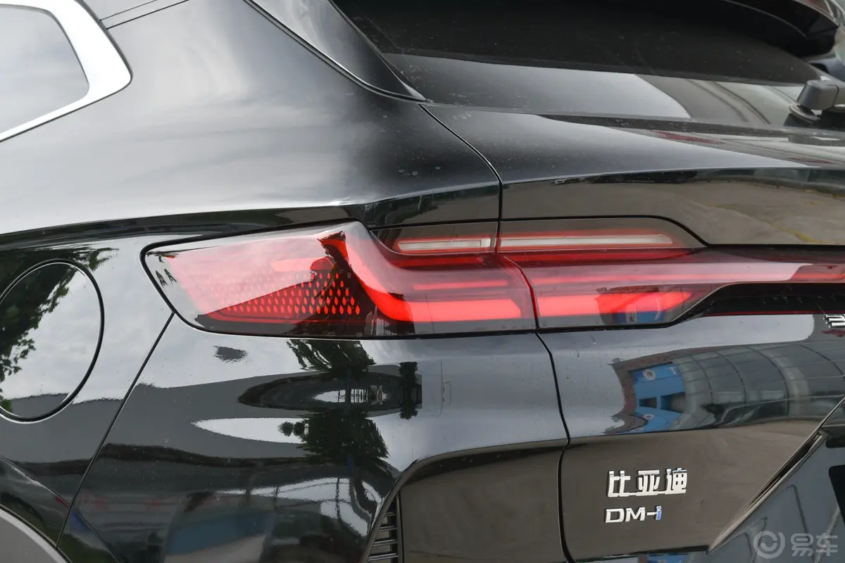 宋PLUS新能源DM-i 冠军版 1.5L 110km 旗舰PLUS外观灯组