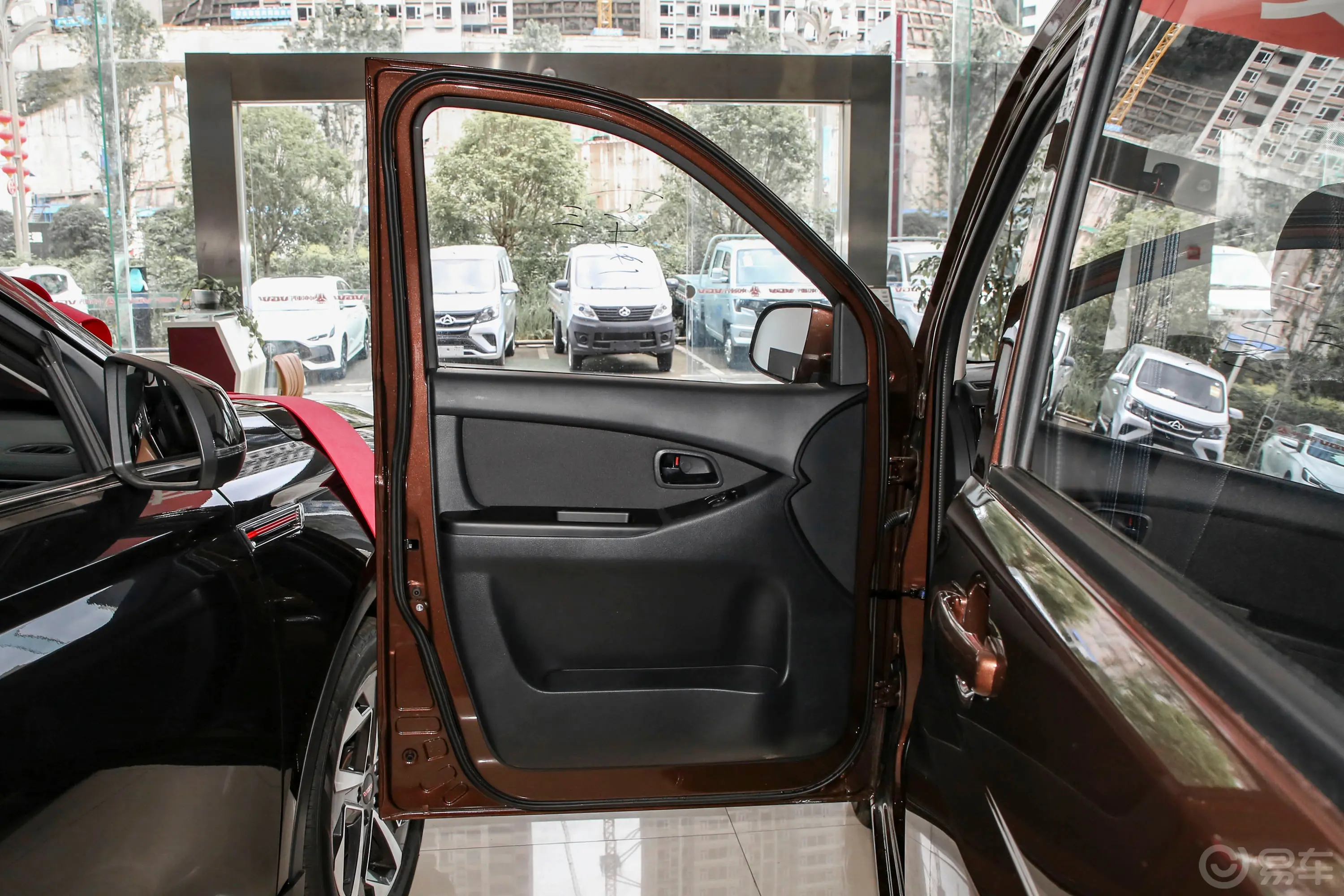欧诺S欧诺S 1.5L 客车尊享版(双蒸空调)驾驶员侧前车门