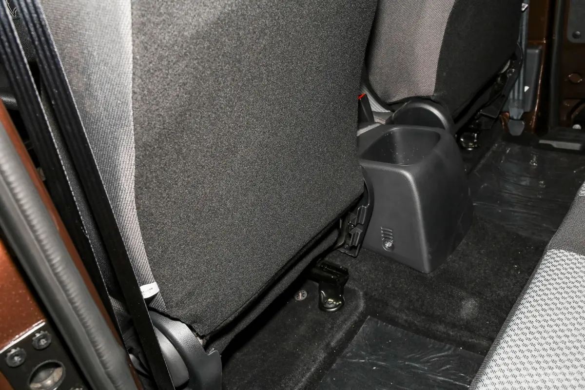 欧诺S欧诺S 1.5L 客车尊享版(双蒸空调)后排空间