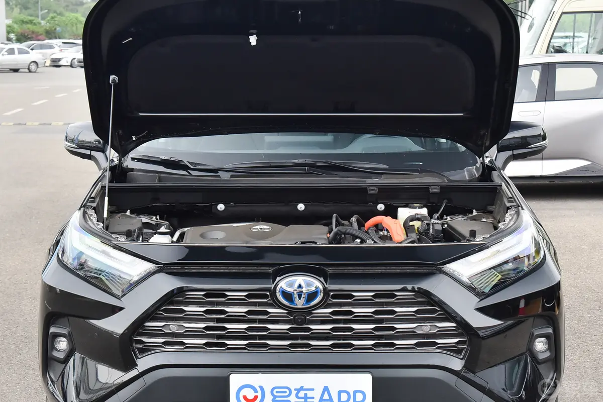 RAV4荣放双擎 2.5L 四驱旗舰版发动机舱整体