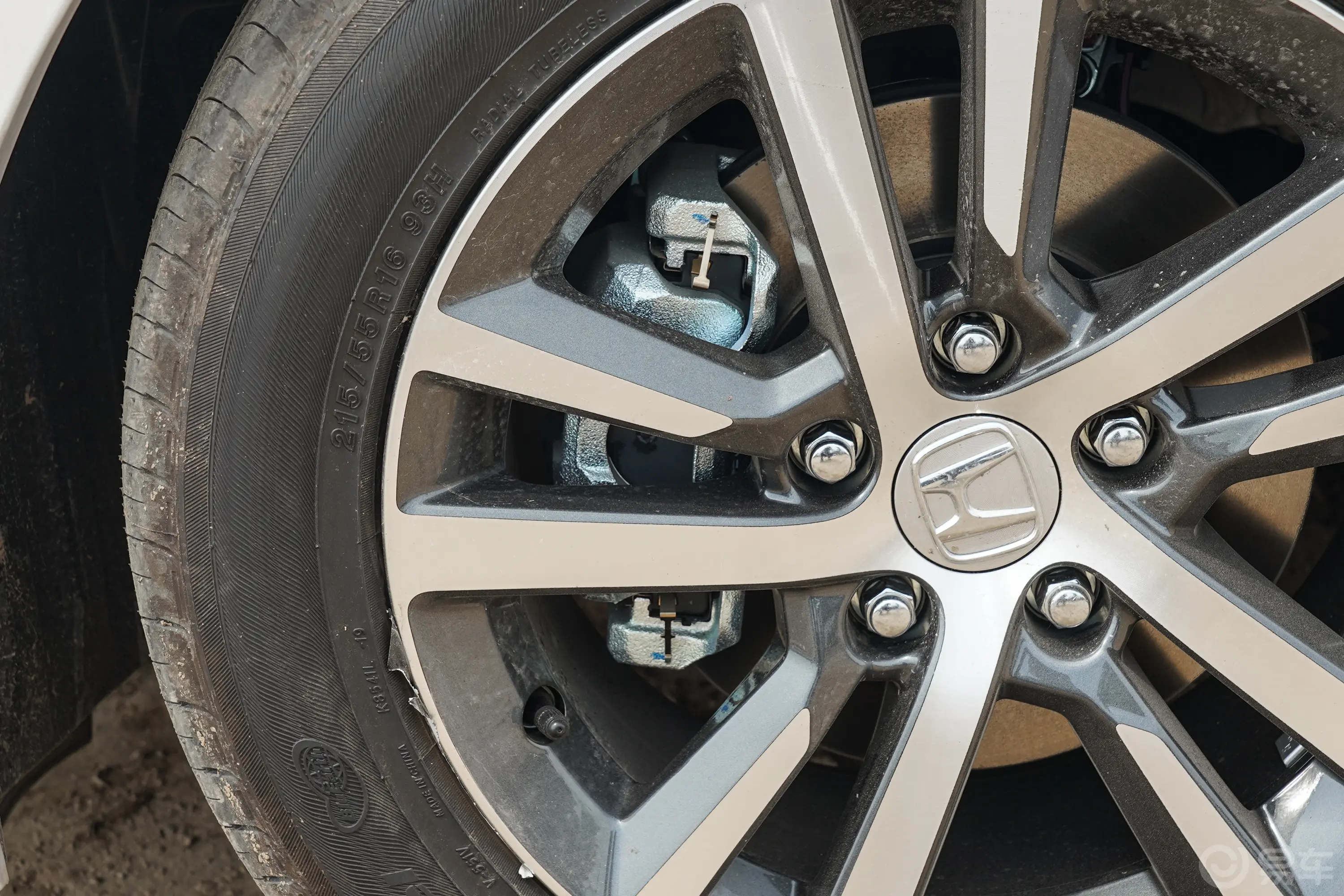 型格240TURBO CVT科技版前刹车卡钳