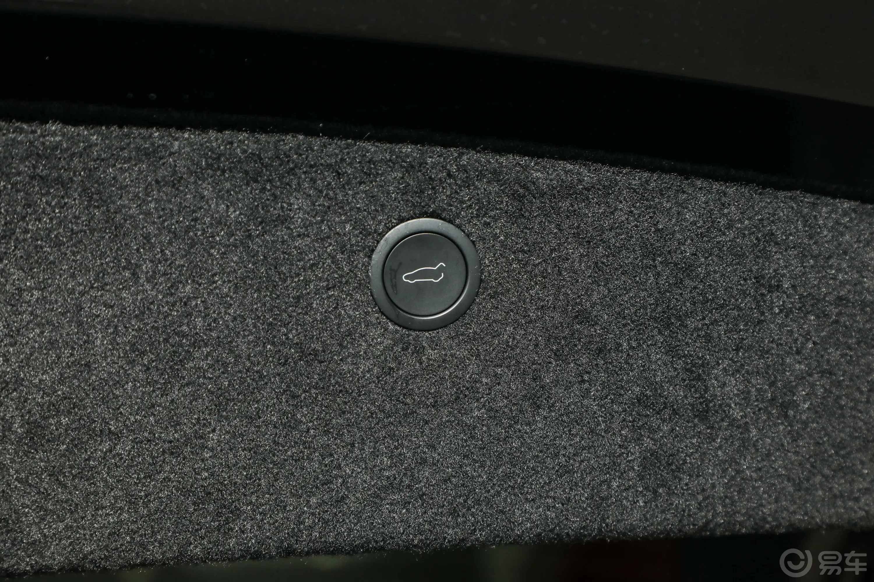 Model X700km  双电机全轮驱动电动尾门按键（手动扶手）
