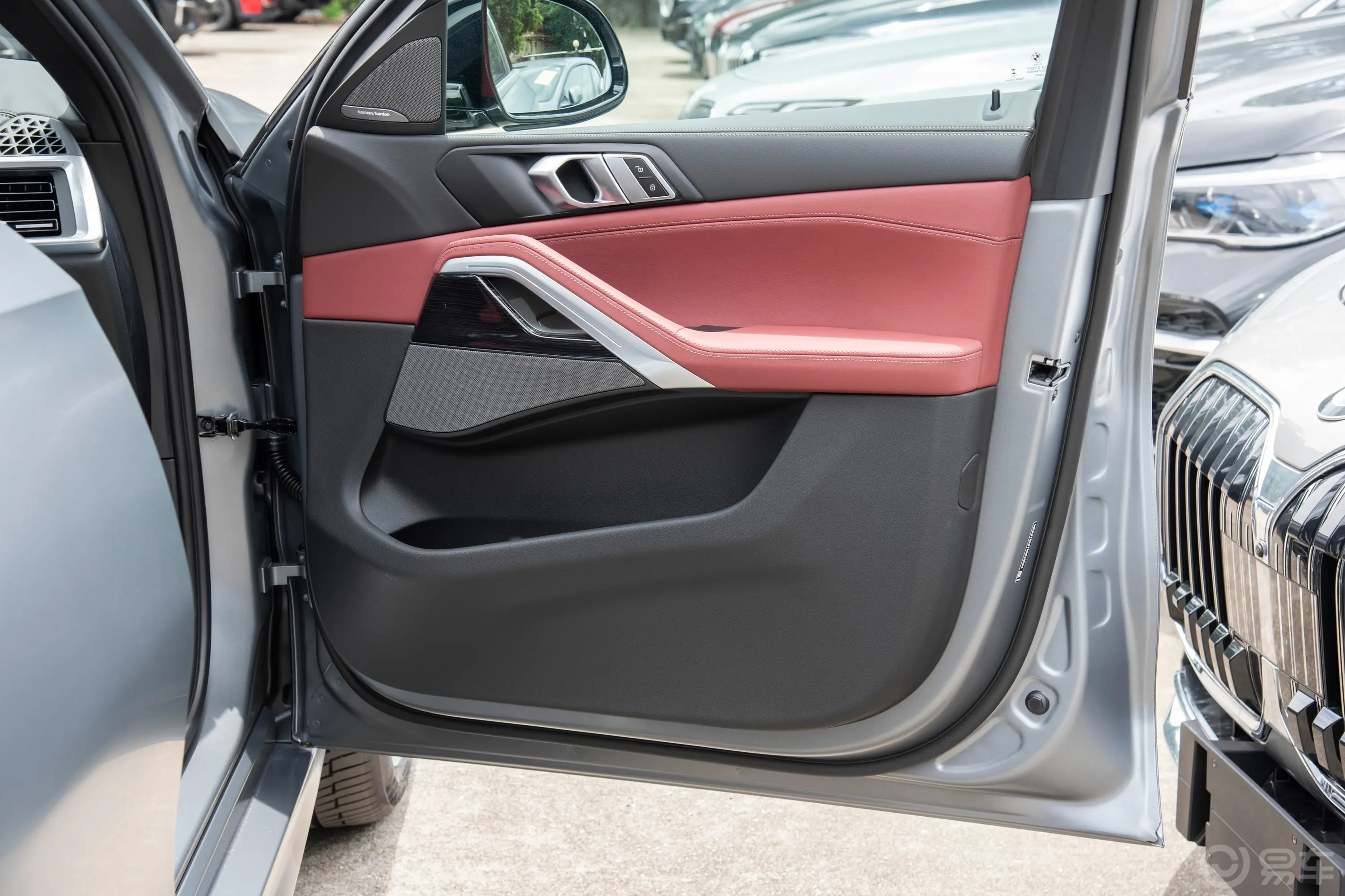 宝马X6改款 xDrive40i 尊享型 M运动套装副驾驶位