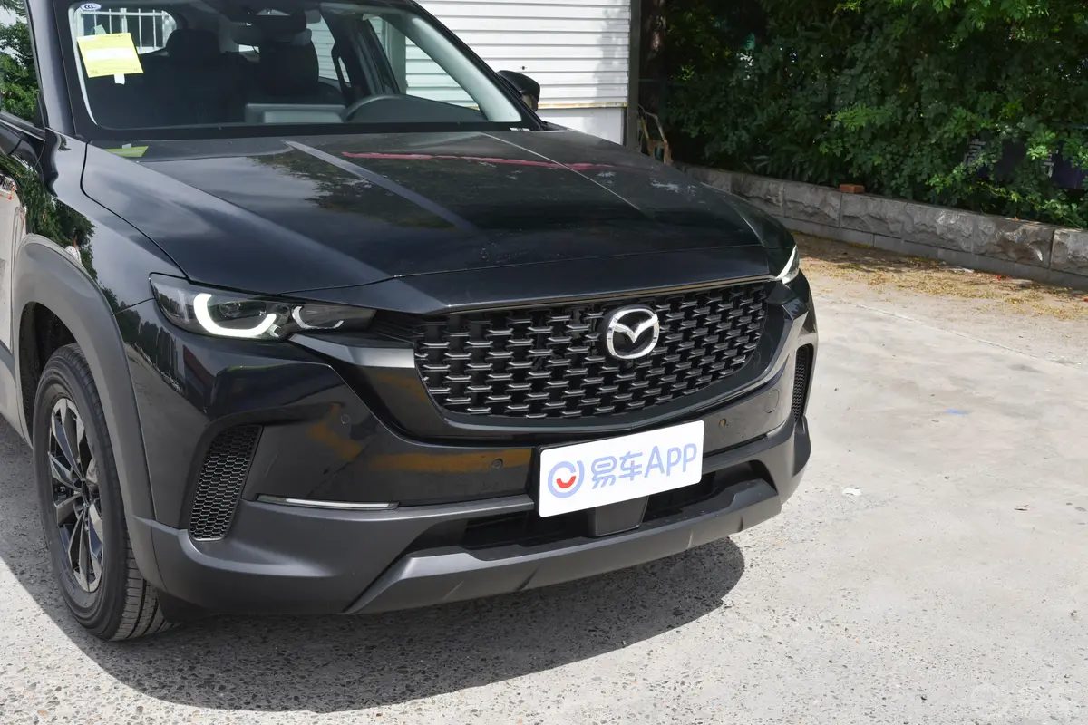 马自达CX-50 行也2.0L 领行版前格栅侧俯拍