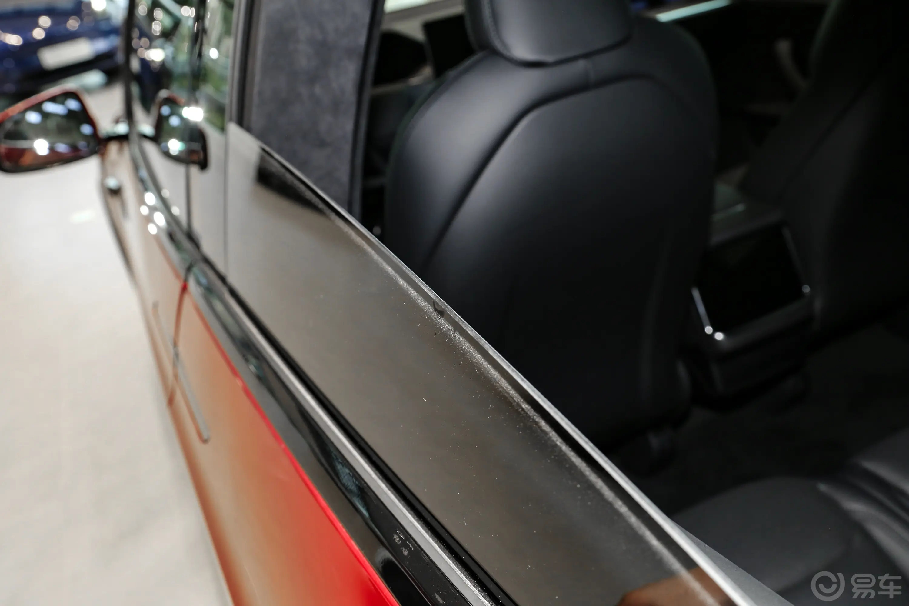 Model X700km  双电机全轮驱动后排玻璃材质特写