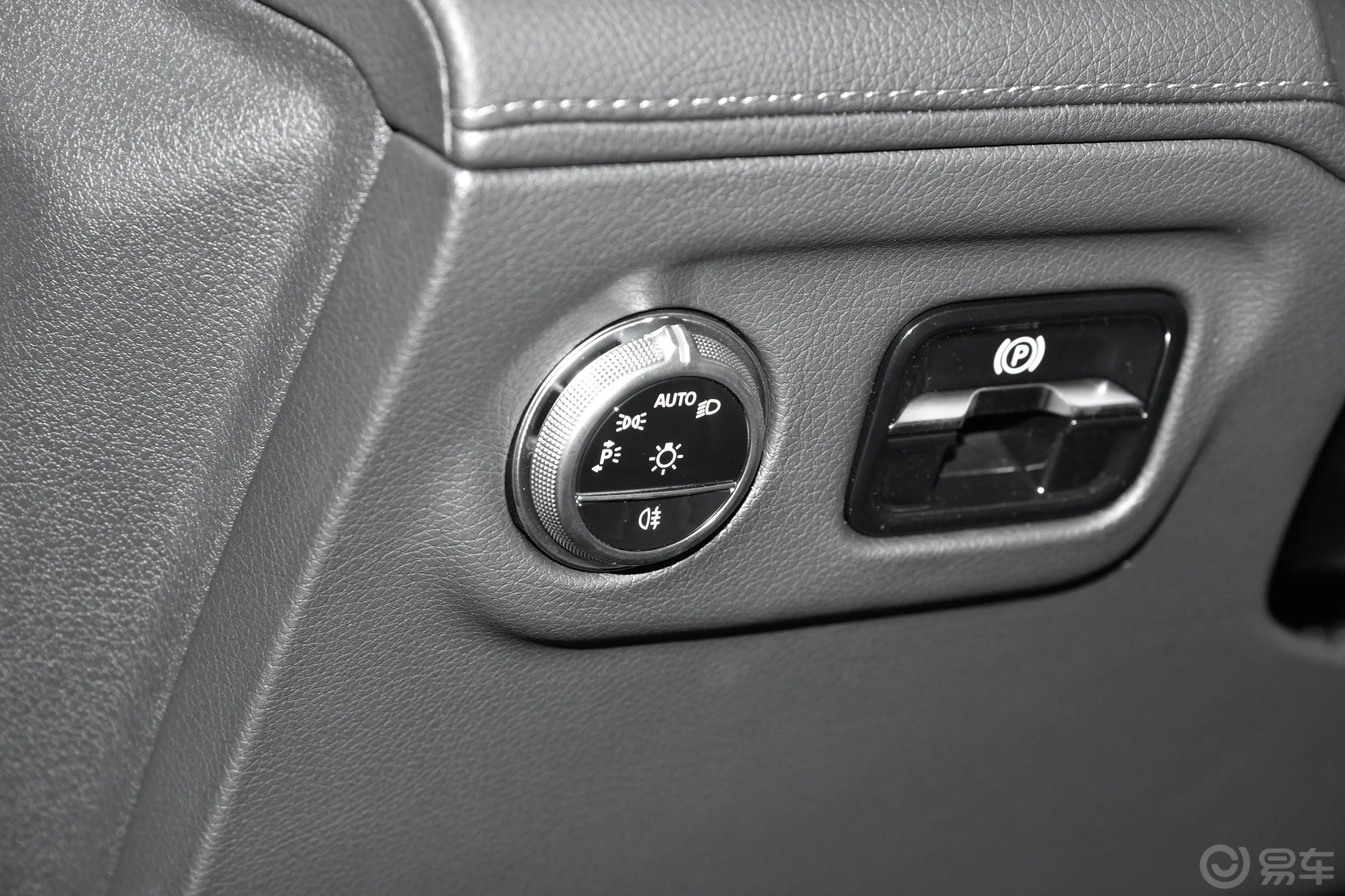 奔驰EQS改款 450+ 先锋版灯光控制区