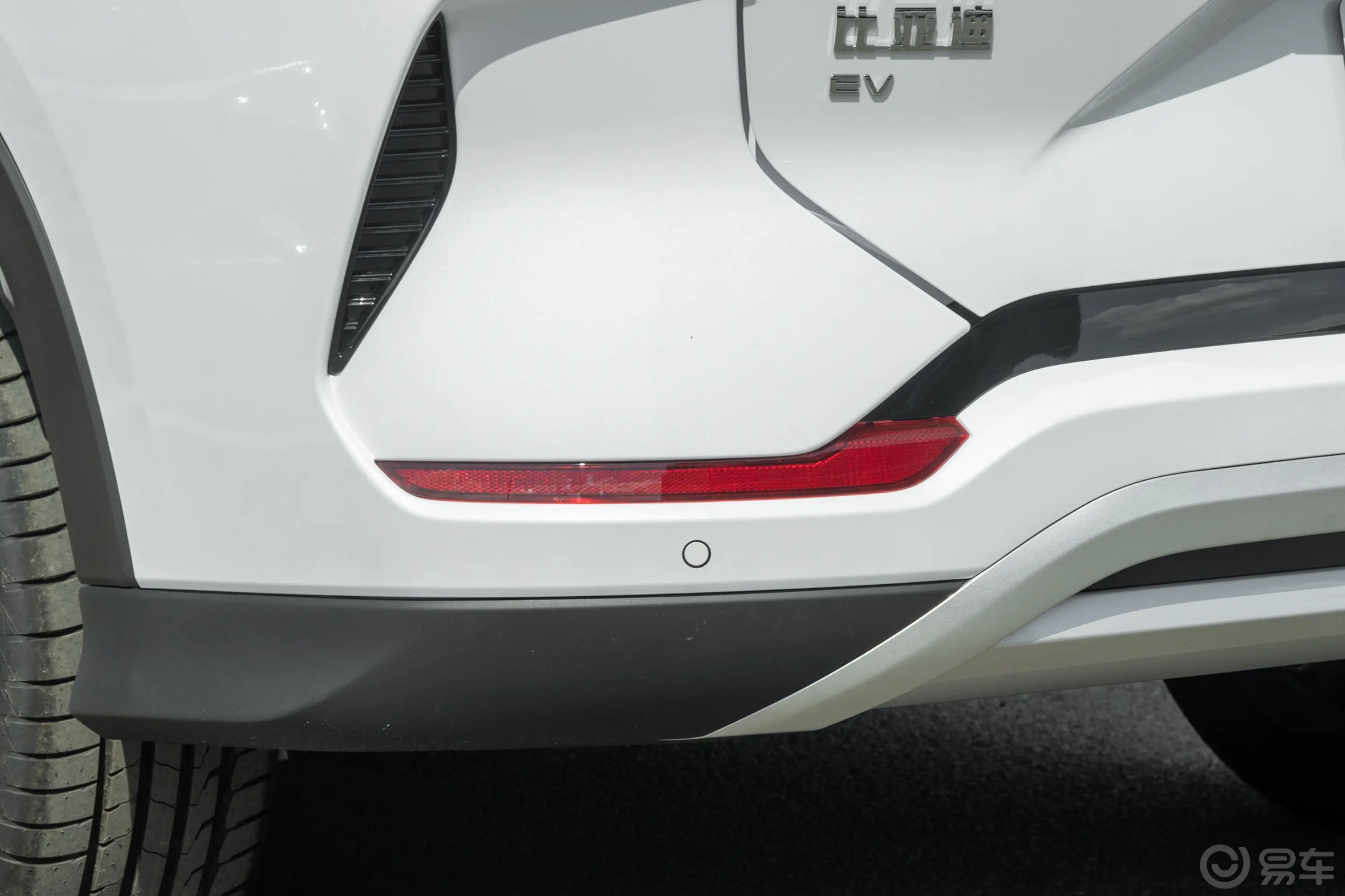 宋PLUS新能源EV 冠军版 520km 尊贵型外观细节
