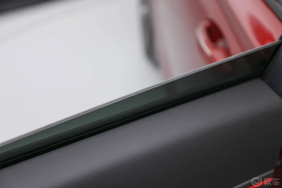 凯迪拉克GT425T 两驱尊贵型后排玻璃材质特写
