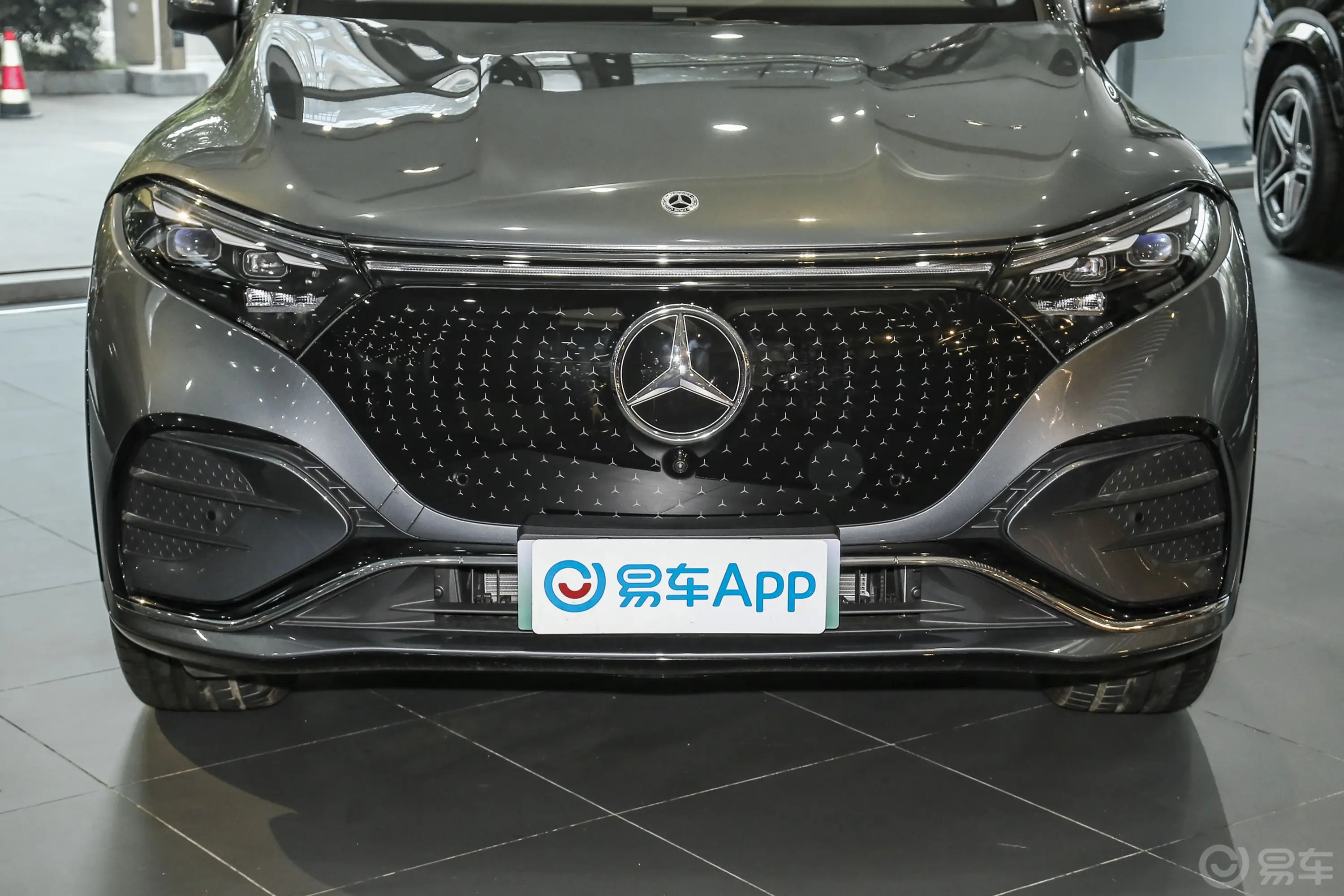 奔驰EQS SUV450 4MATIC 先锋版外观细节