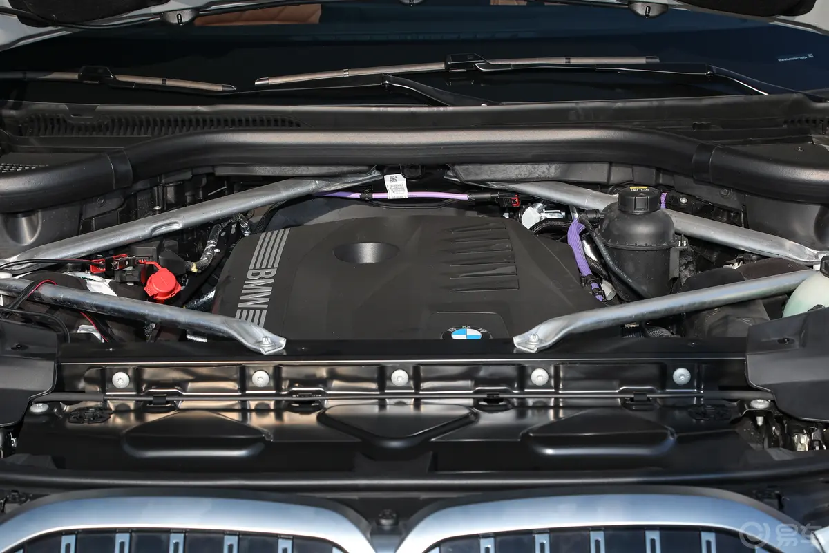 宝马X7xDrive40i 领先型 豪华套装发动机特写