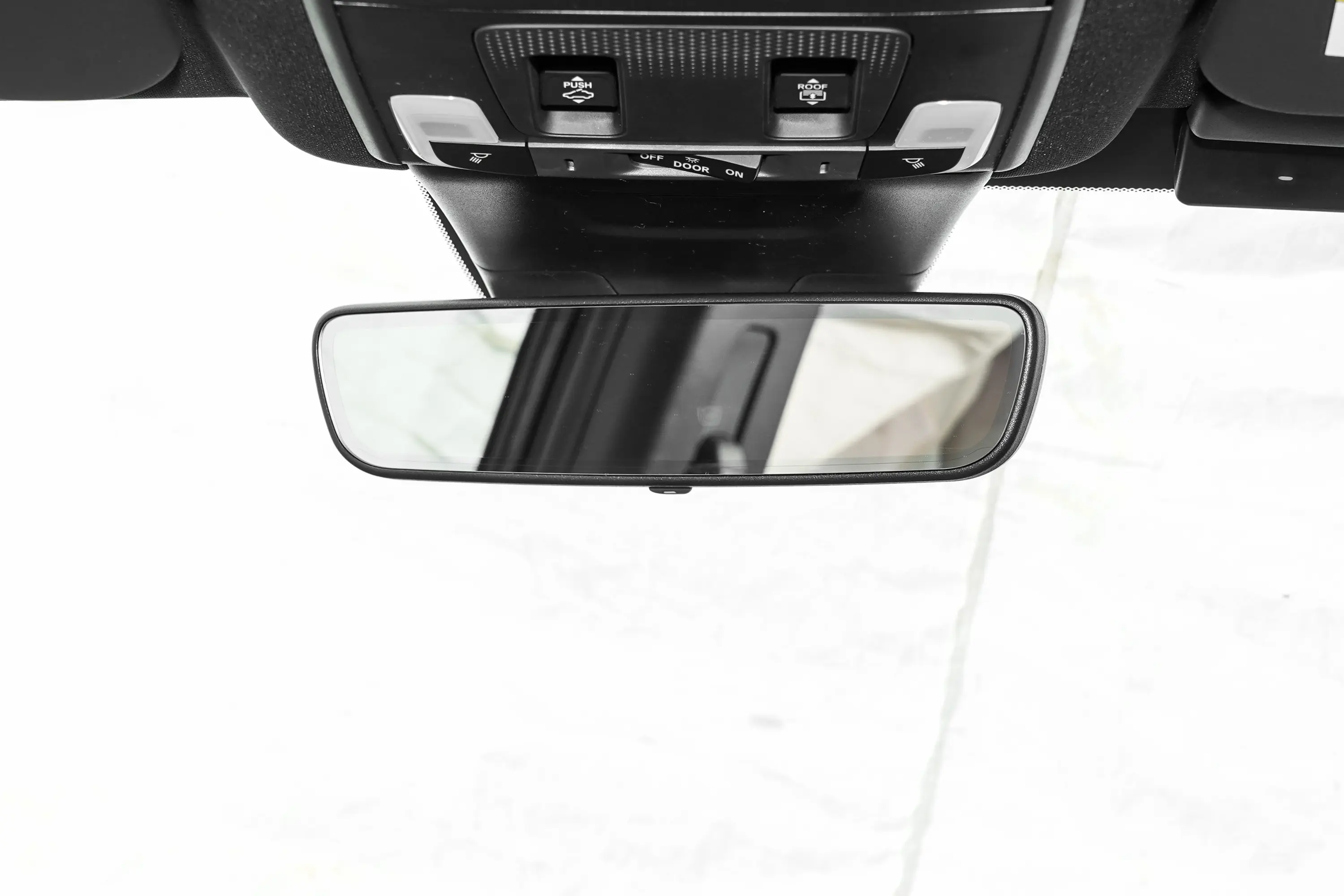 本田CR-V混动 2.0L 两驱智耀版内后视镜