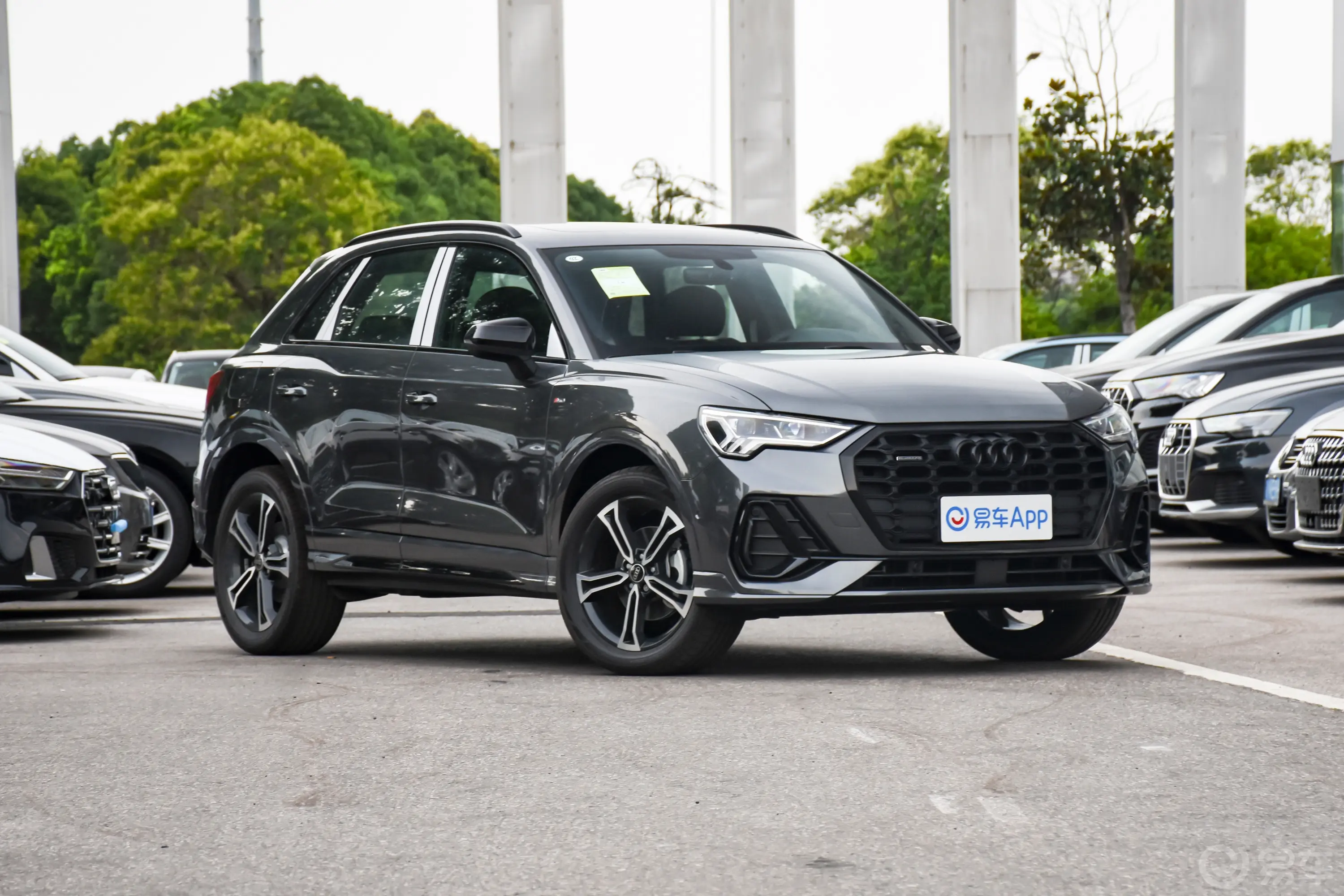 奥迪Q3改款 45 TFSI quattro 时尚动感型外观细节