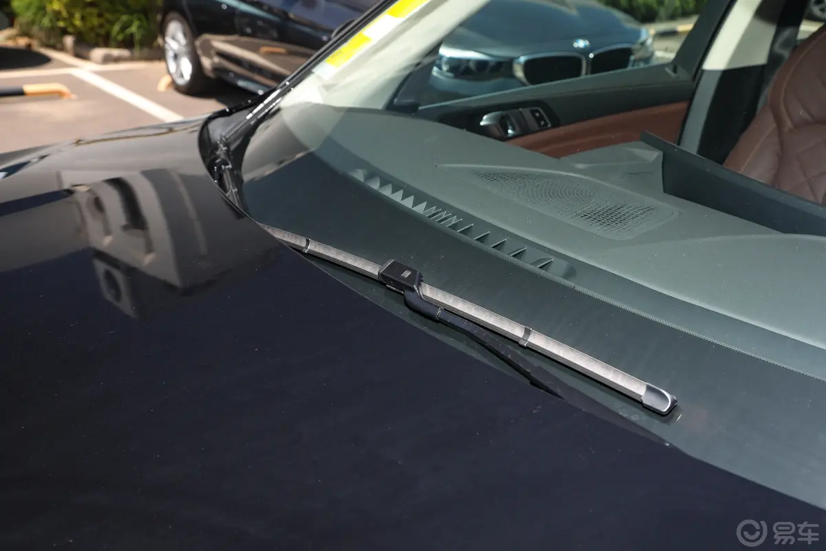 宝马X7改款 xDrive40i 领先型 豪华套装雨刷器