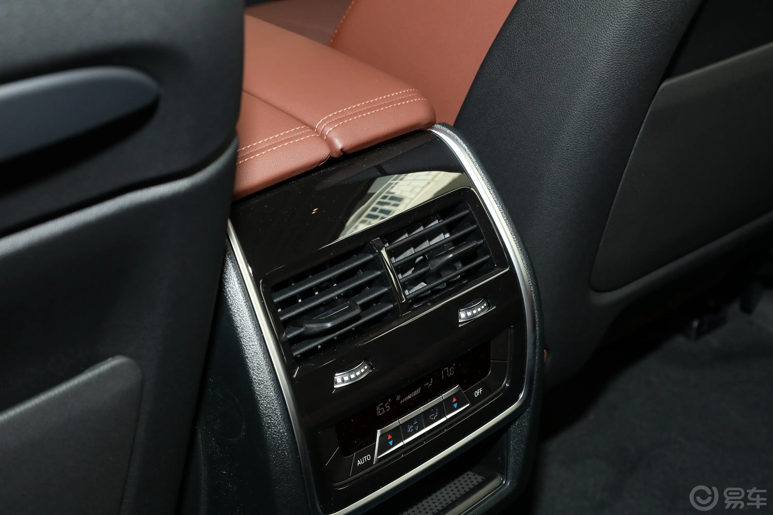 宝马X7改款 xDrive40i 领先型 豪华套装后排功能